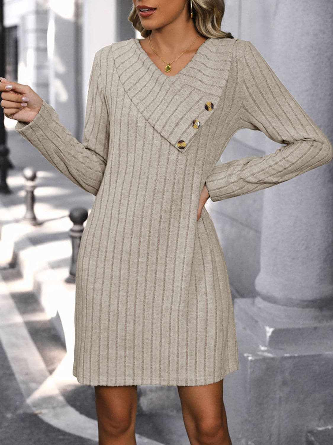 Chic v-neck long sleeve dress