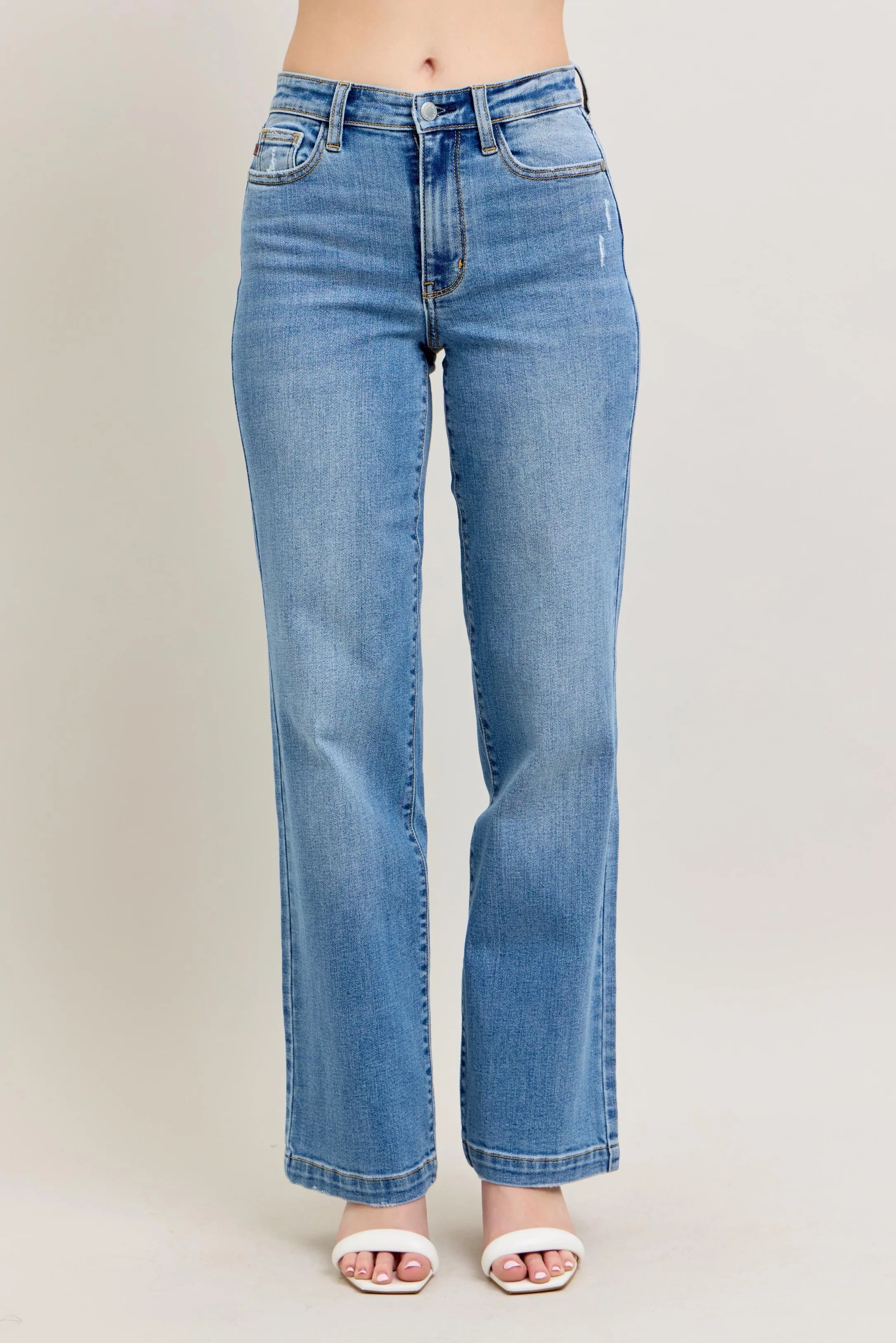 Judy Blue Plus Size High Waist Straight Leg Jeans in Medium Blue Wash