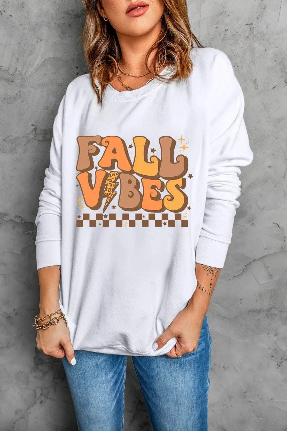 Chic letter print sweatshirt, long sleeves