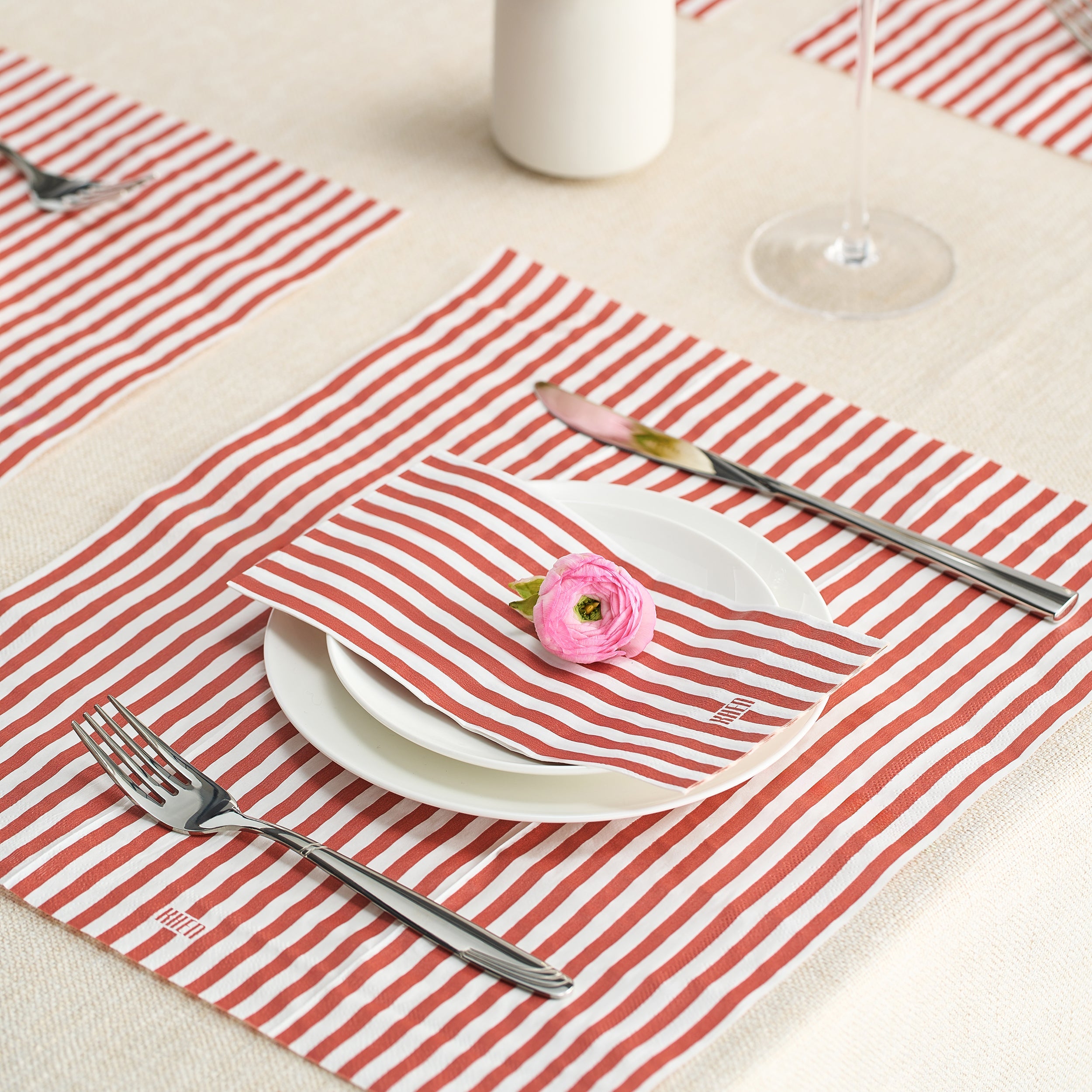 Tonal Striped Disposable Napkin Set in Red, 100 Pieces