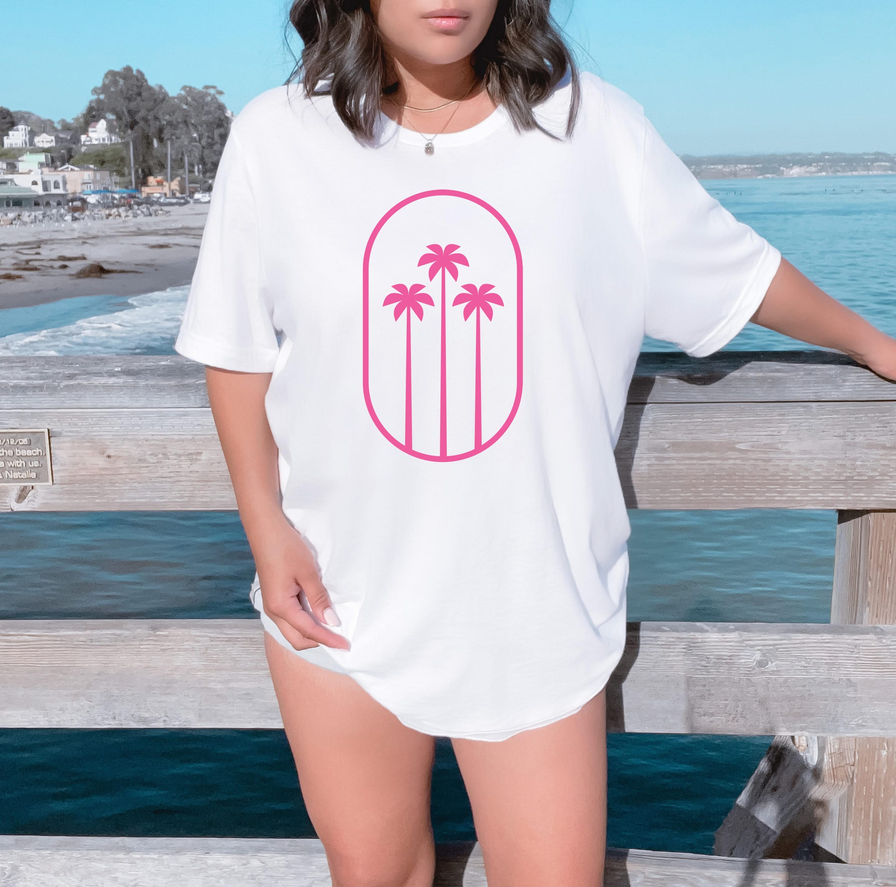 3 PALM TREES IN OVAL - Unisex Tee