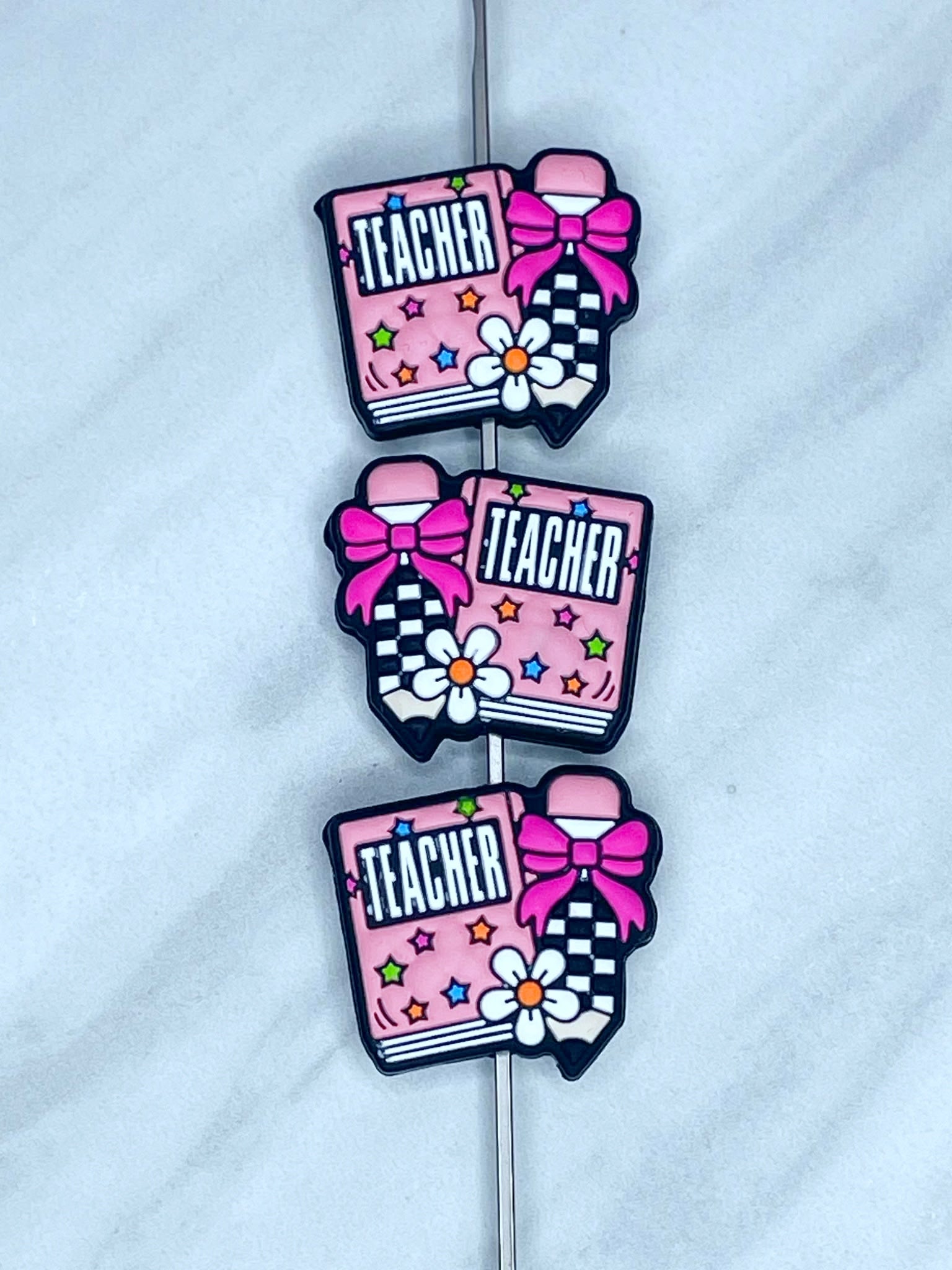 TEACHER PENCIL BOW SILICONE FOCAL D287 (1ct)