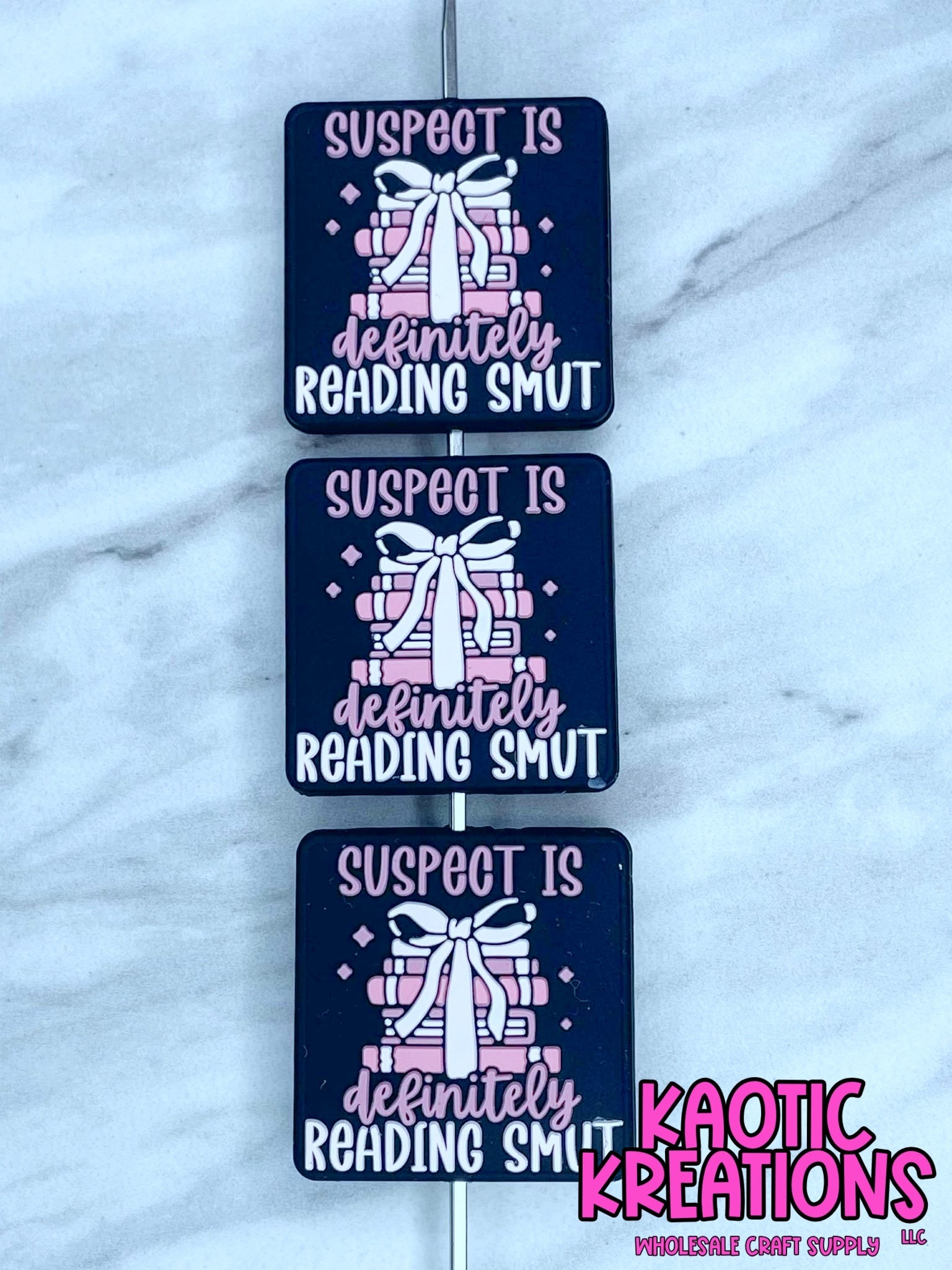 SUSPECT IS DEFINITELY READING SMUT SILICONE FOCAL D467 (1ct)