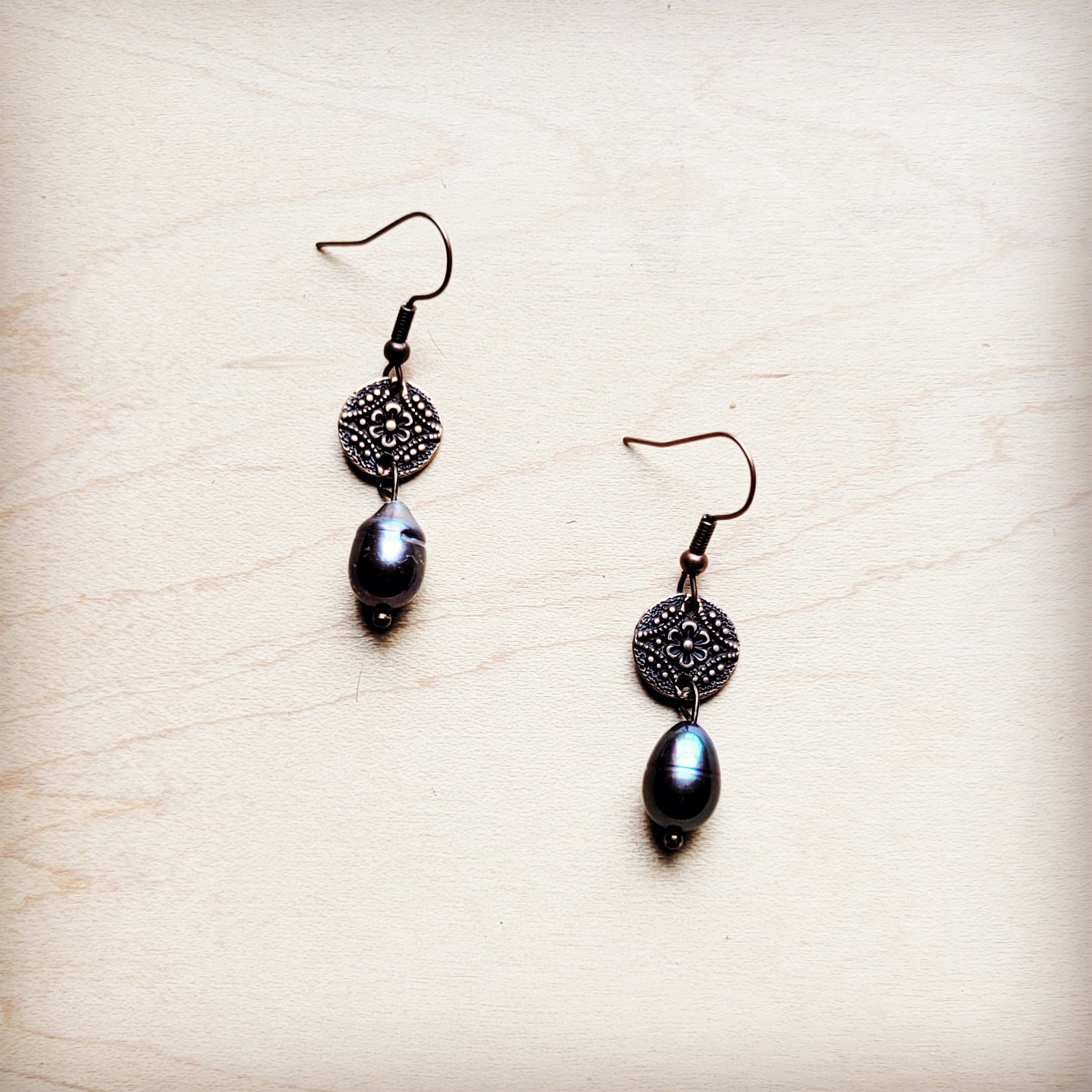 **Genuine Freshwater Gray Pearl Earrings 225j