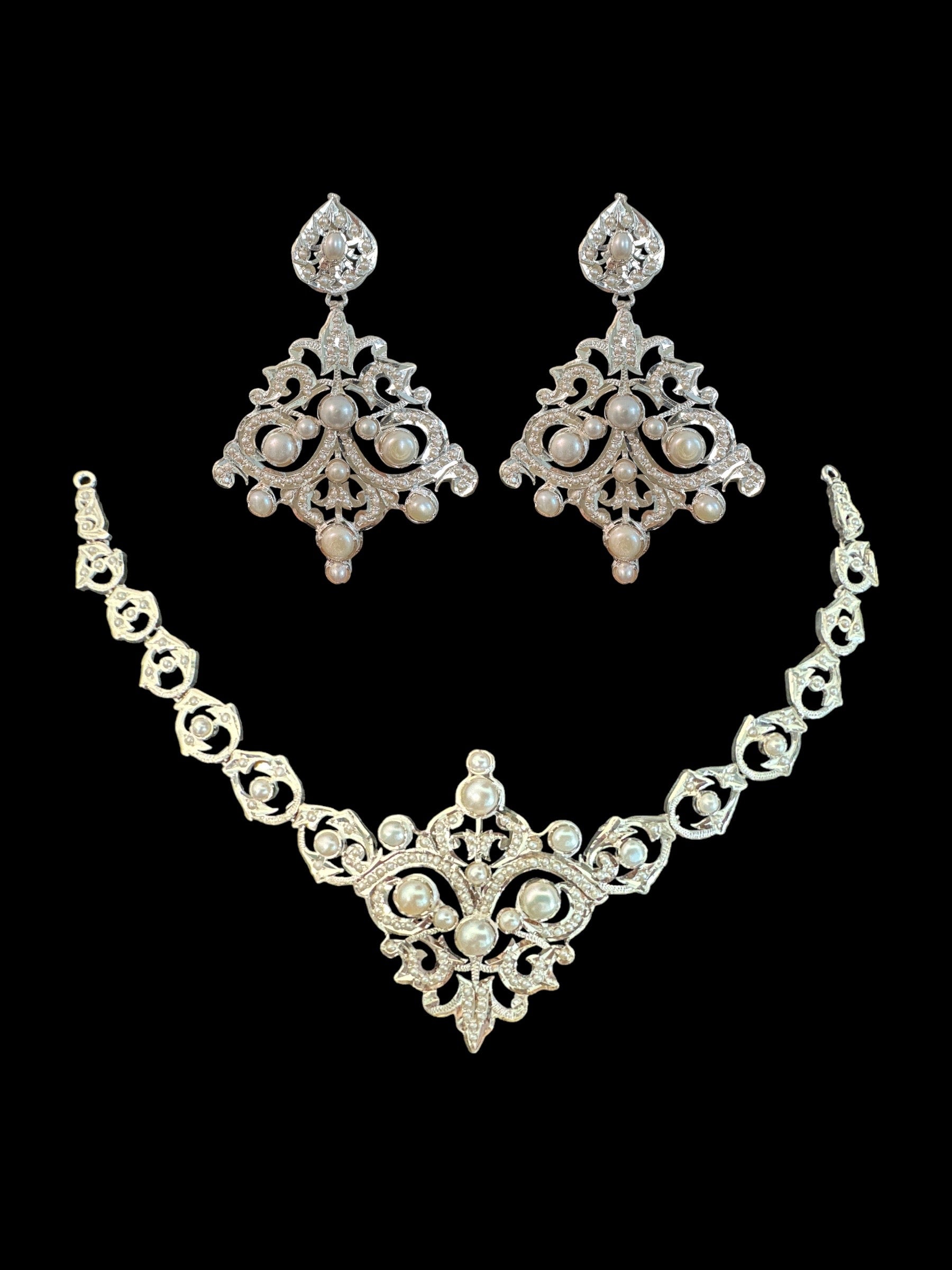 92.5 silver necklace set with fresh water pearls  ( READY TO SHIP )