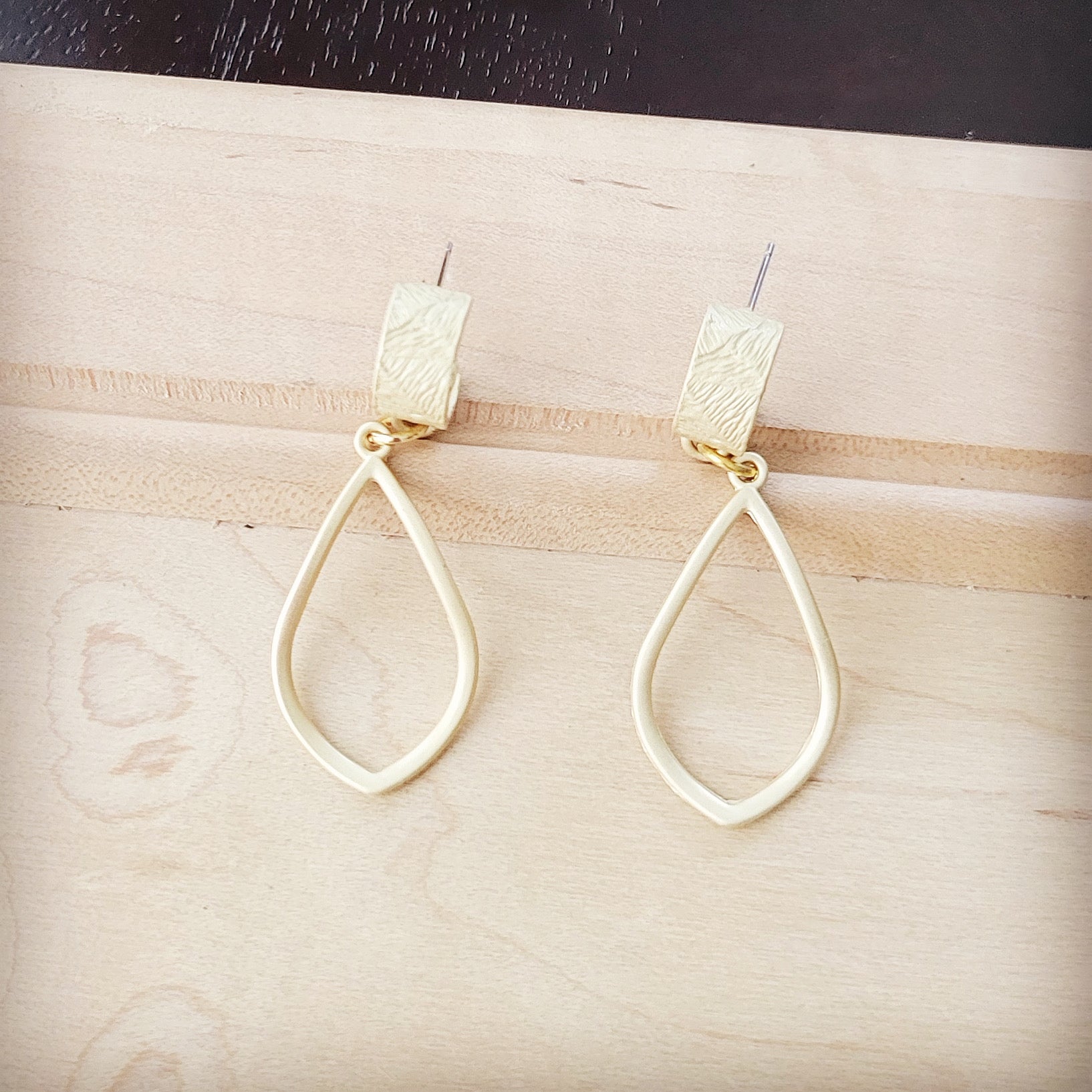 Matte Gold Cuff Earring w/ Teardrop Dangle 200j