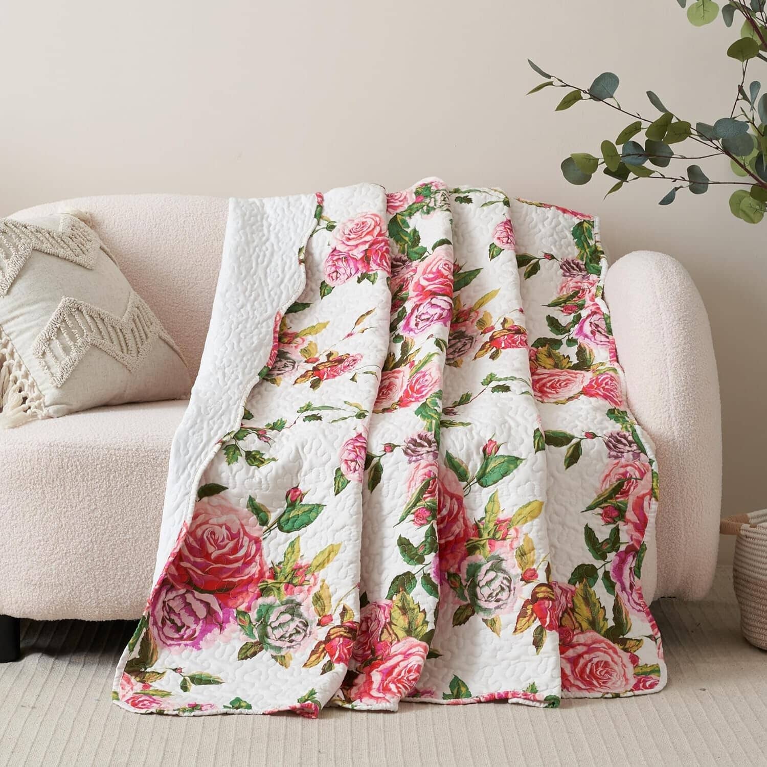 DaDa Bedding Romantic Roses Floral Throw Blanket - Lovely Spring Pink &amp;amp; White Scalloped Colorful Lightweight Breathable - Bright Vibrant Quilted Throw Blanket - 50 x 60