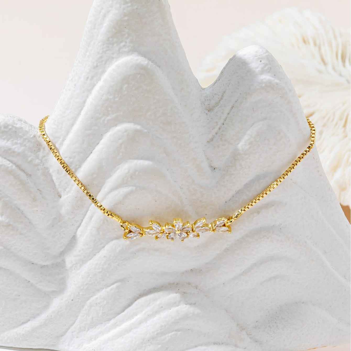 Zircon Flower Leaf Bracelet - Silver & Gold-plated Design for Women's Daily and Holiday Wear