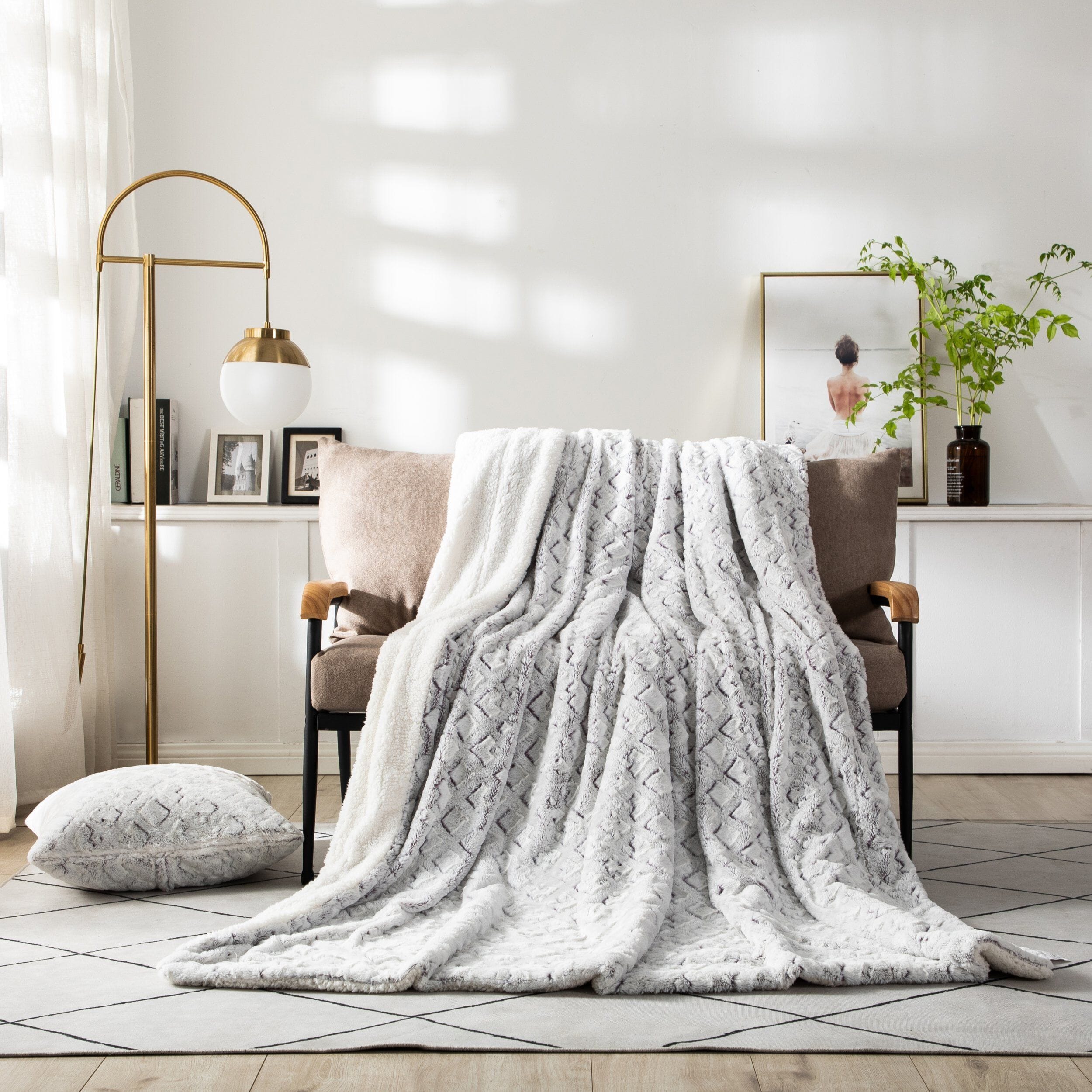 DaDa Bedding Luxury Dreamy Milky White &amp;amp; Purple Sherpa Backside Faux Fur Throw Blanket (M3395)