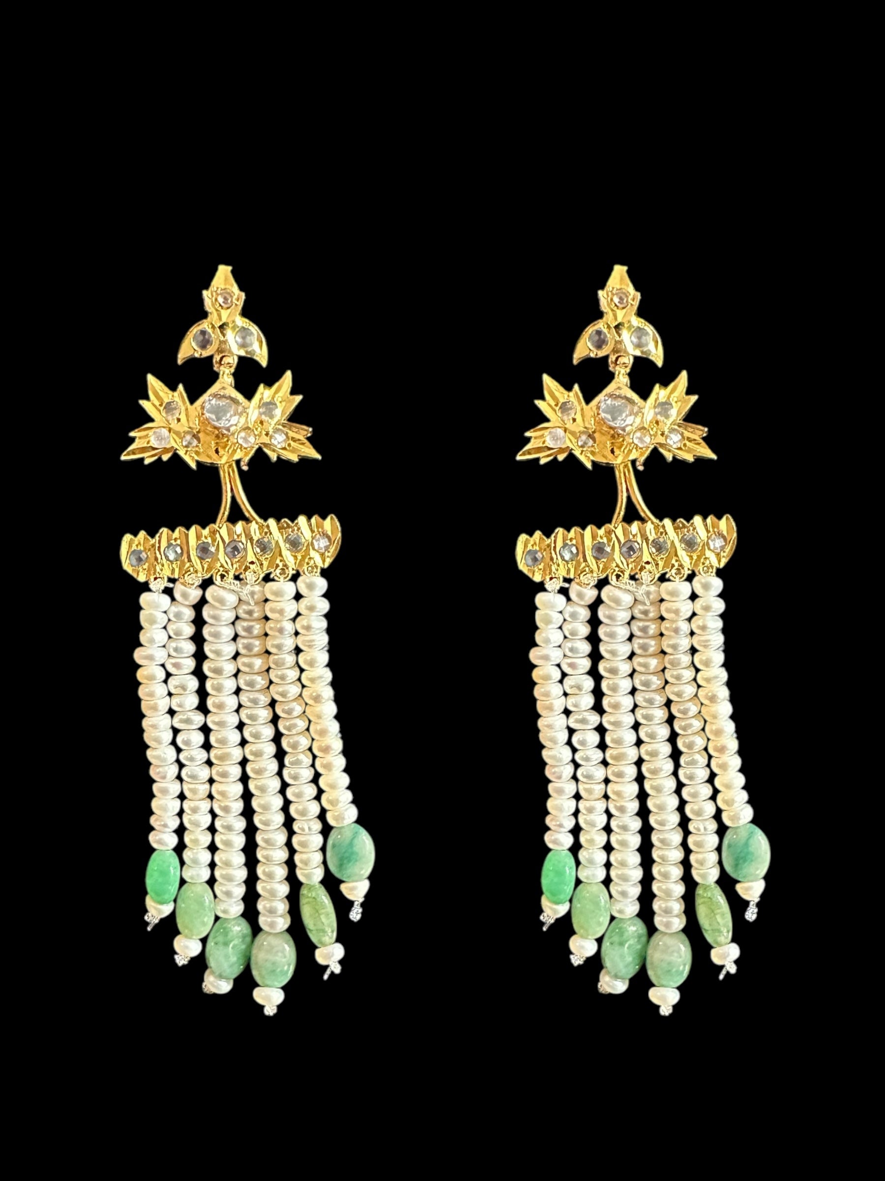 DER719 Grape earrings in fresh water pearls and emerald beads ( SHIPS INN2 WEEKS )