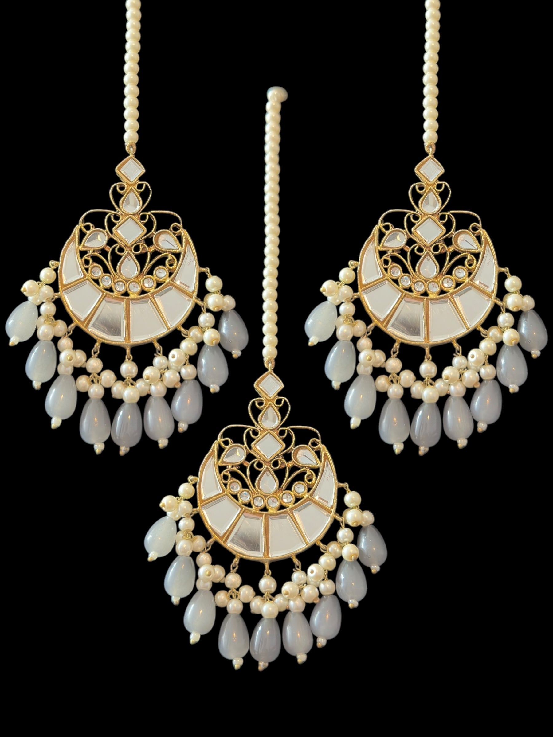 DJET76 Earrings tika in grey beads ( SHIPS IN 4 WEEKS  )