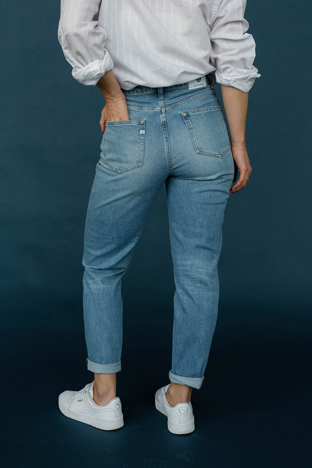 Women&amp;#39;s Stretch Tapered Recycled Jean - Washed Stone Blue