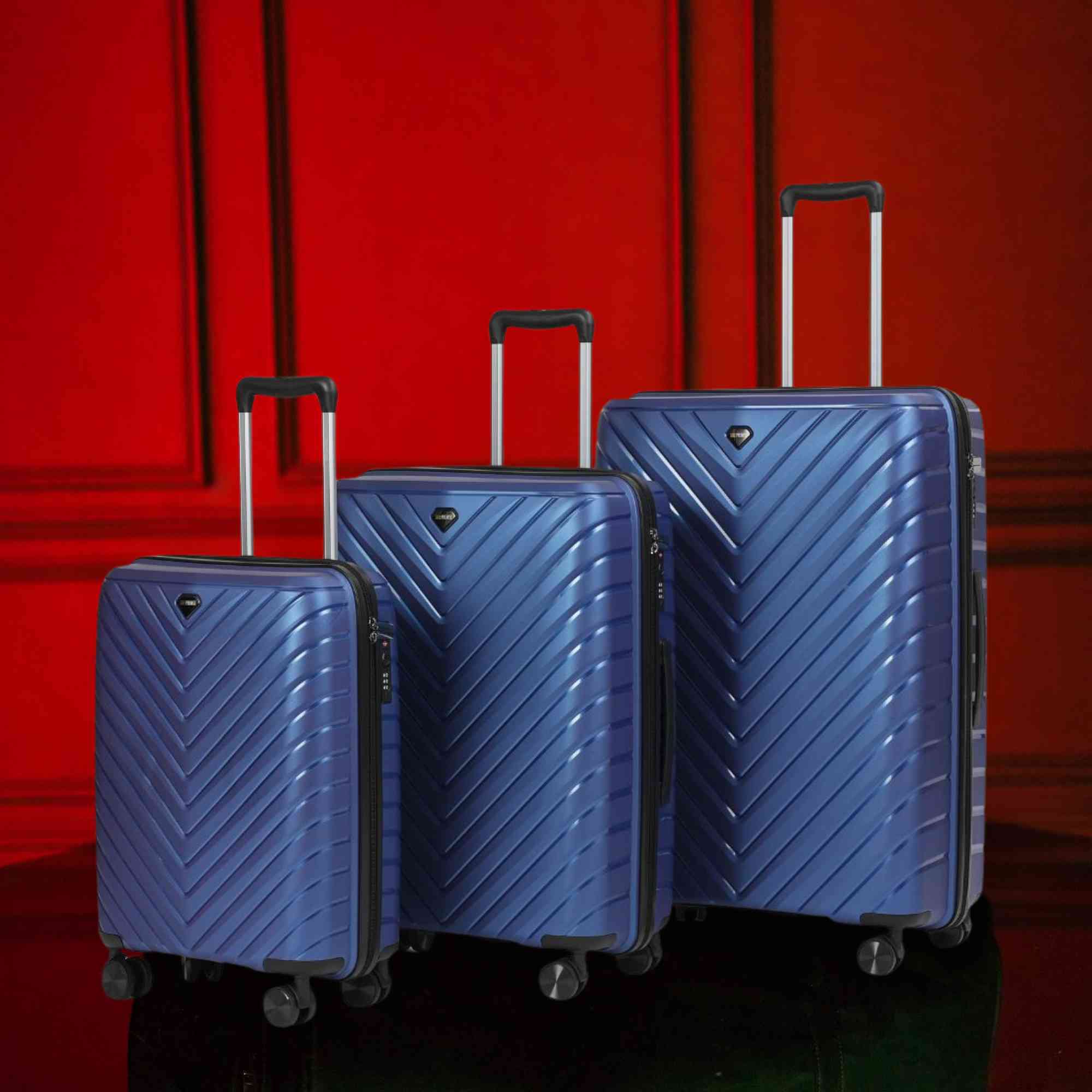 Blue Hardcase Roller Luggage Set (28&amp;#39;, 24&amp;#39; and 20&amp;#39;)