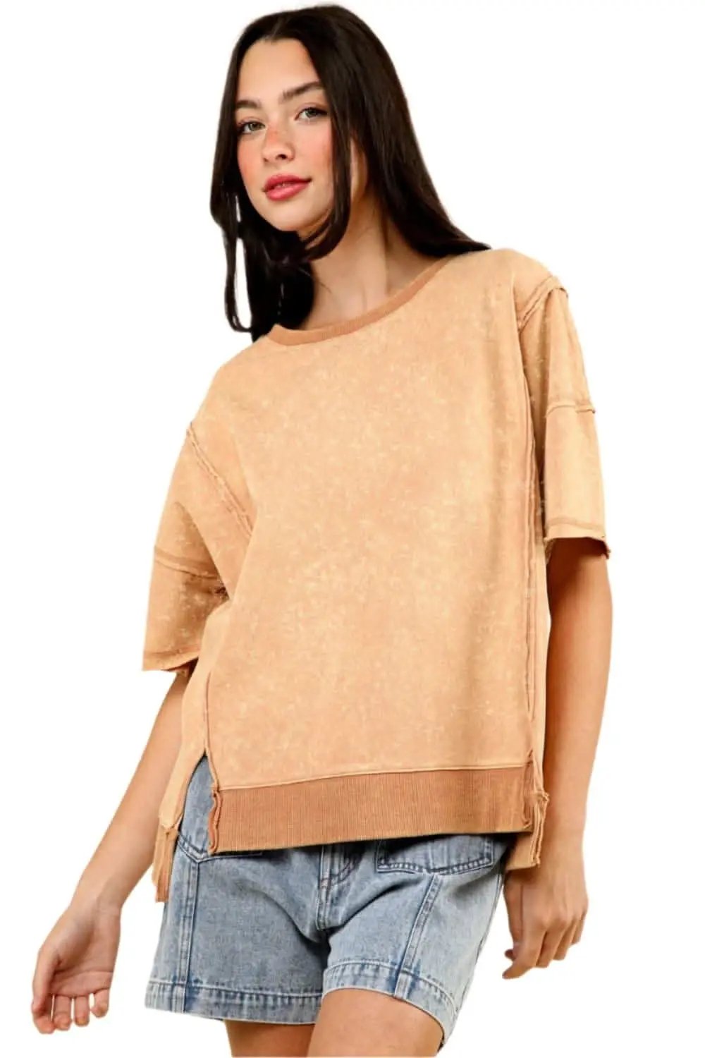 Chic exposed seam high-low t-shirt with stylish slits