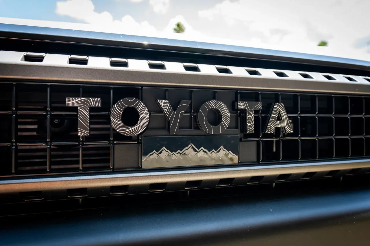 "TOYOTA" Topo Front Grille Emblem Kit - 2024+ Land Cruiser / 07-14 FJ Cruiser