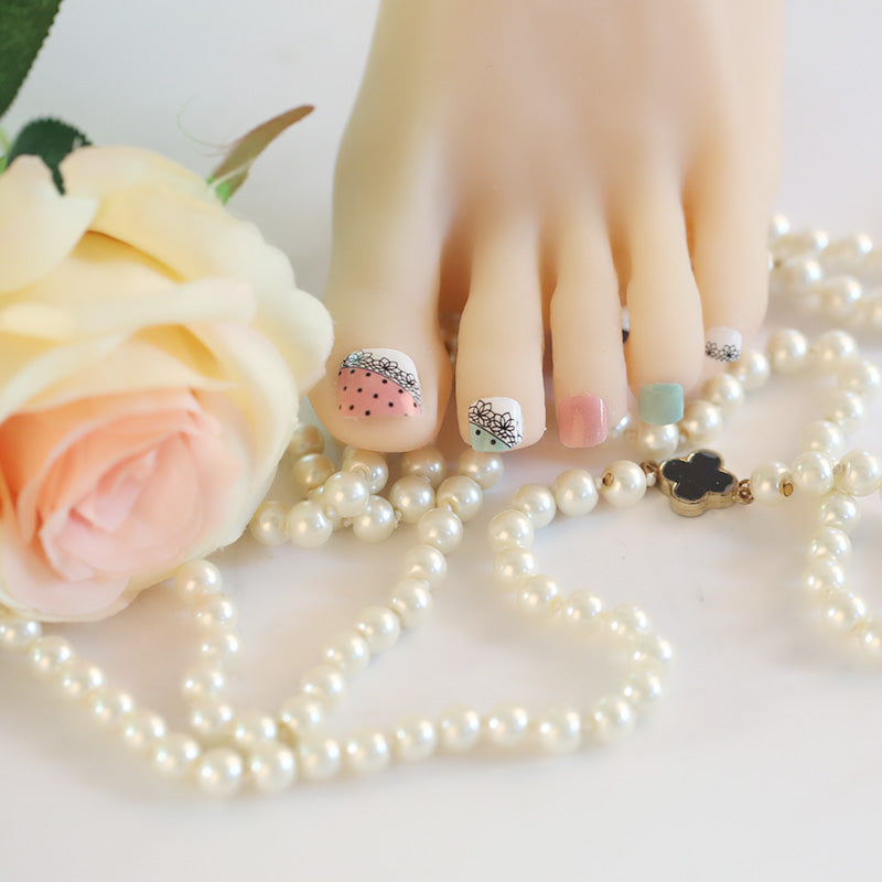 Pedis, Petites &amp;amp; Kids - Dainty Dots