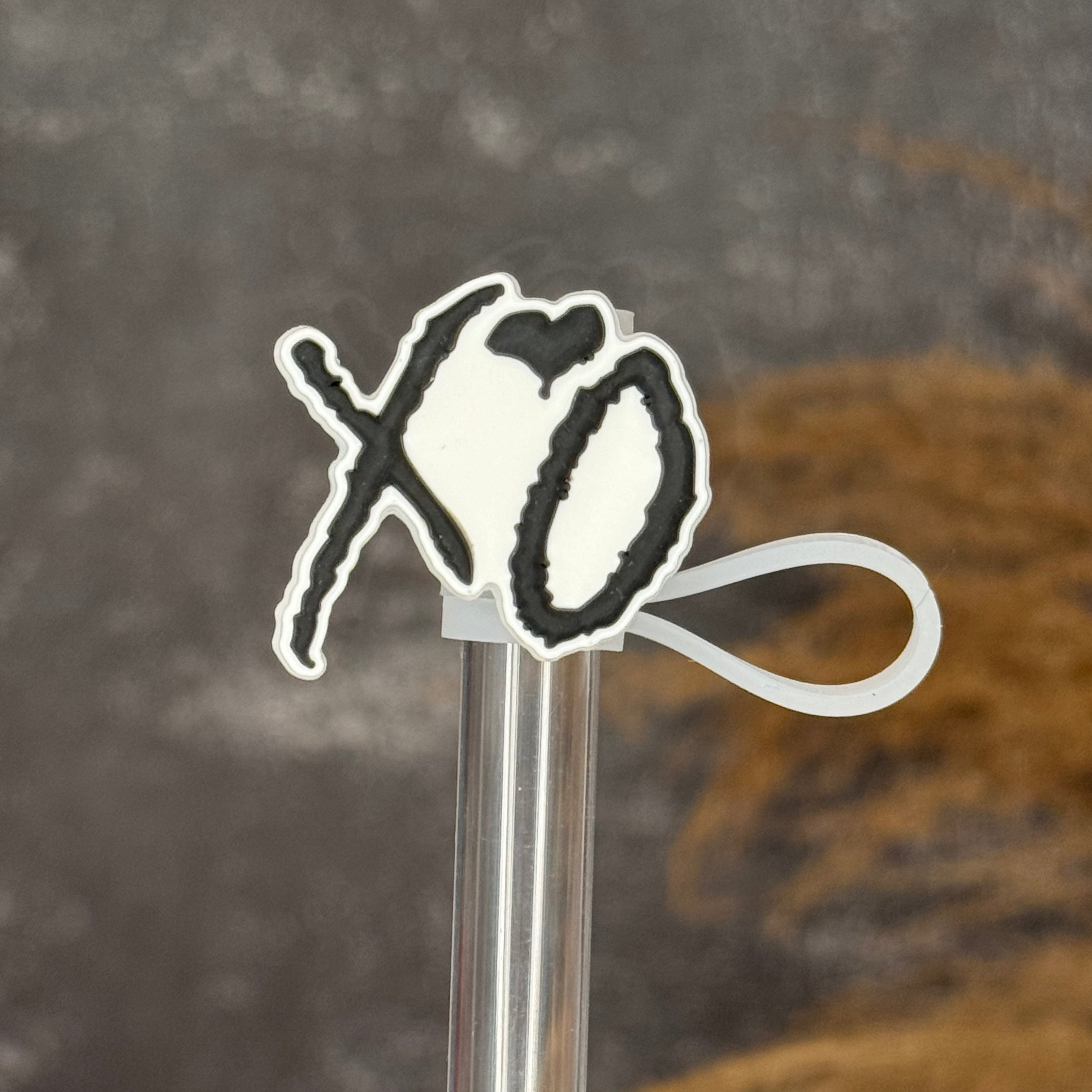 XO Straw Topper black white