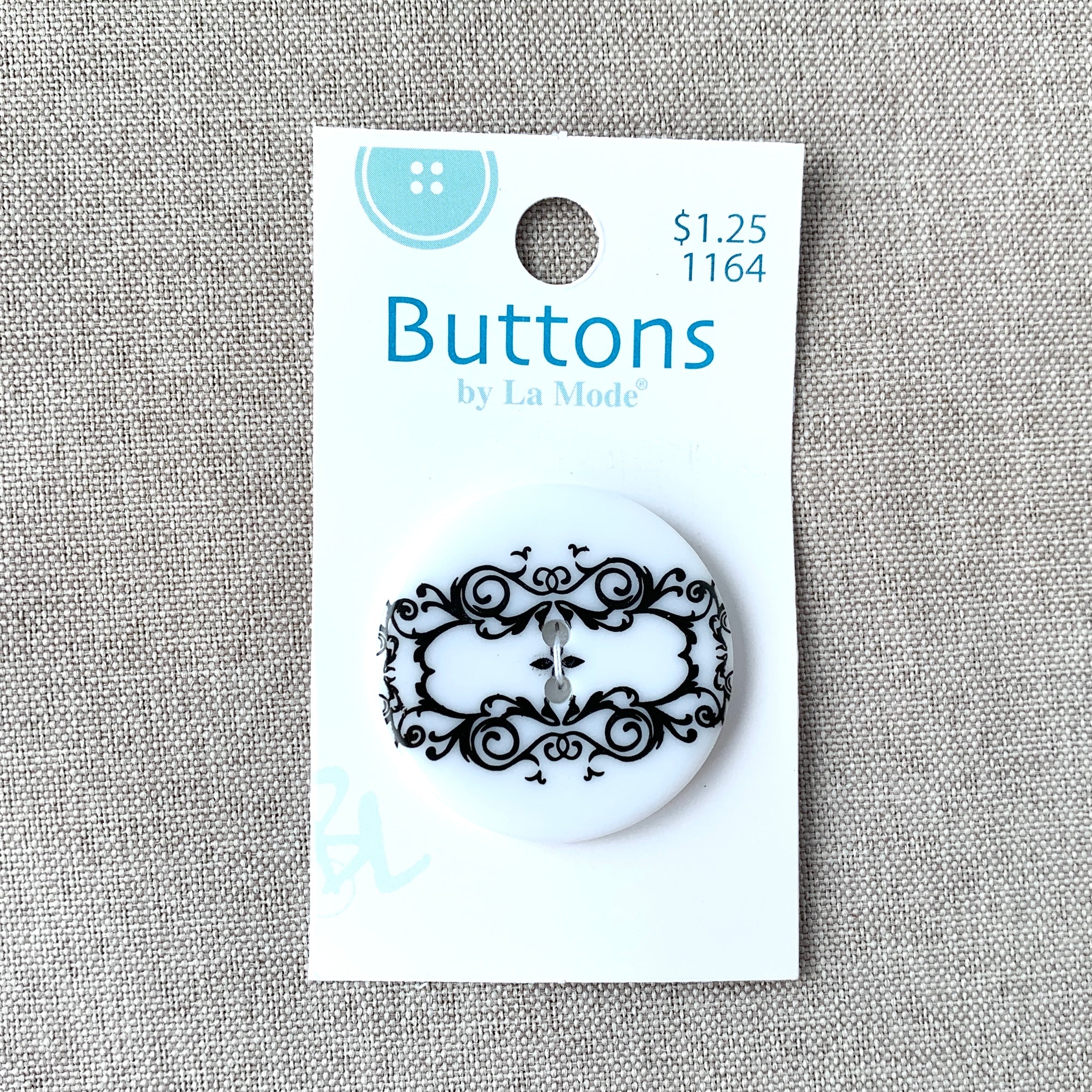 1164 Damask - La Mode - 2 Holes - 34mm - Black and White
