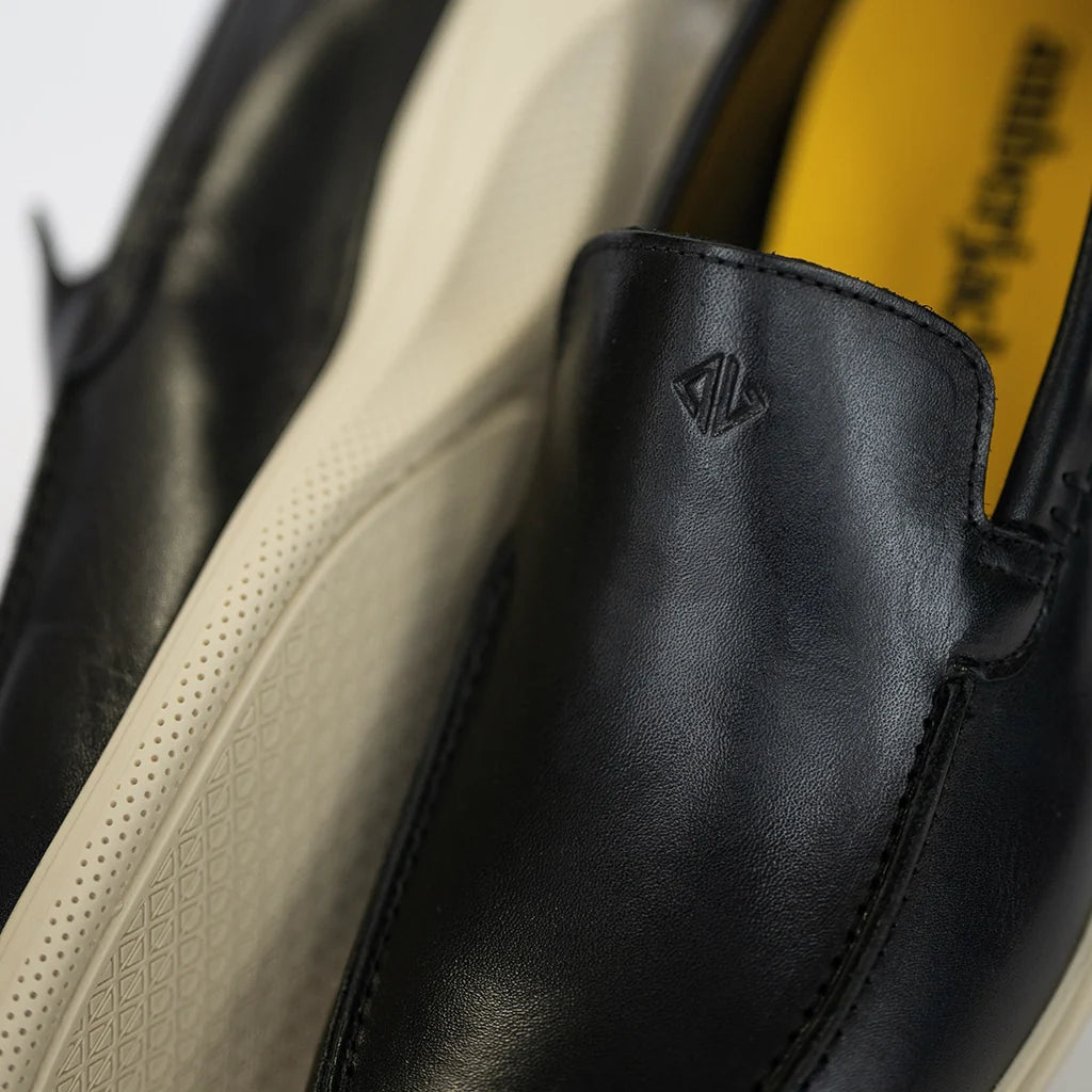 The Loafer (Obsidian & Cream)