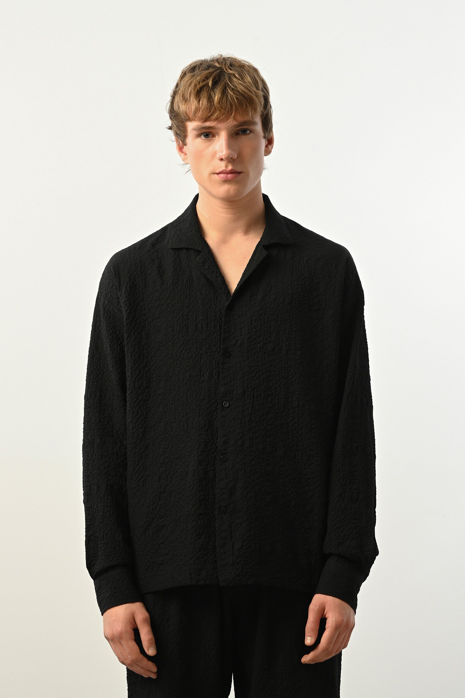 Men&amp;#39;s Oversized Shirt Made of Aerobin Fabric with V-Neck