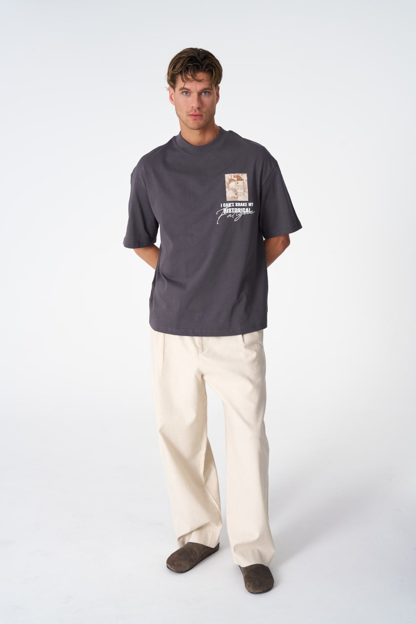 Oversize Cotton Tee / &amp;quot;Historical Fatigue&amp;quot; Framed Scene Graphic Print