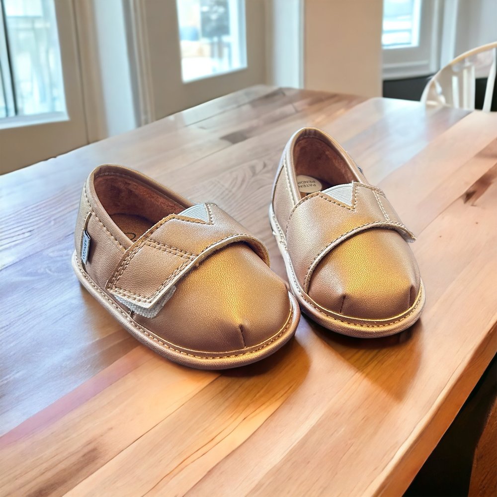 Gold Shoe Top with Velvet Lining