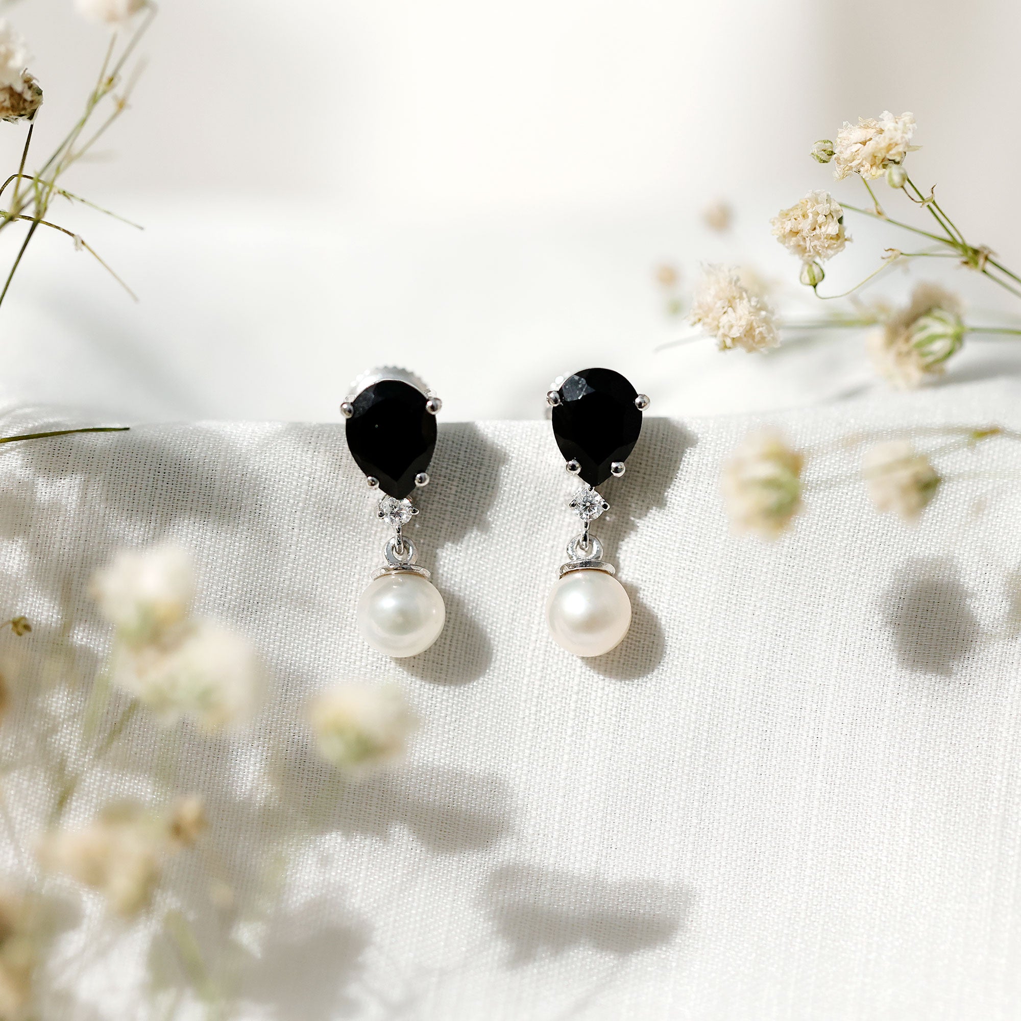 Natural Elegant Pearl Dangle Earrings with Black Onyx