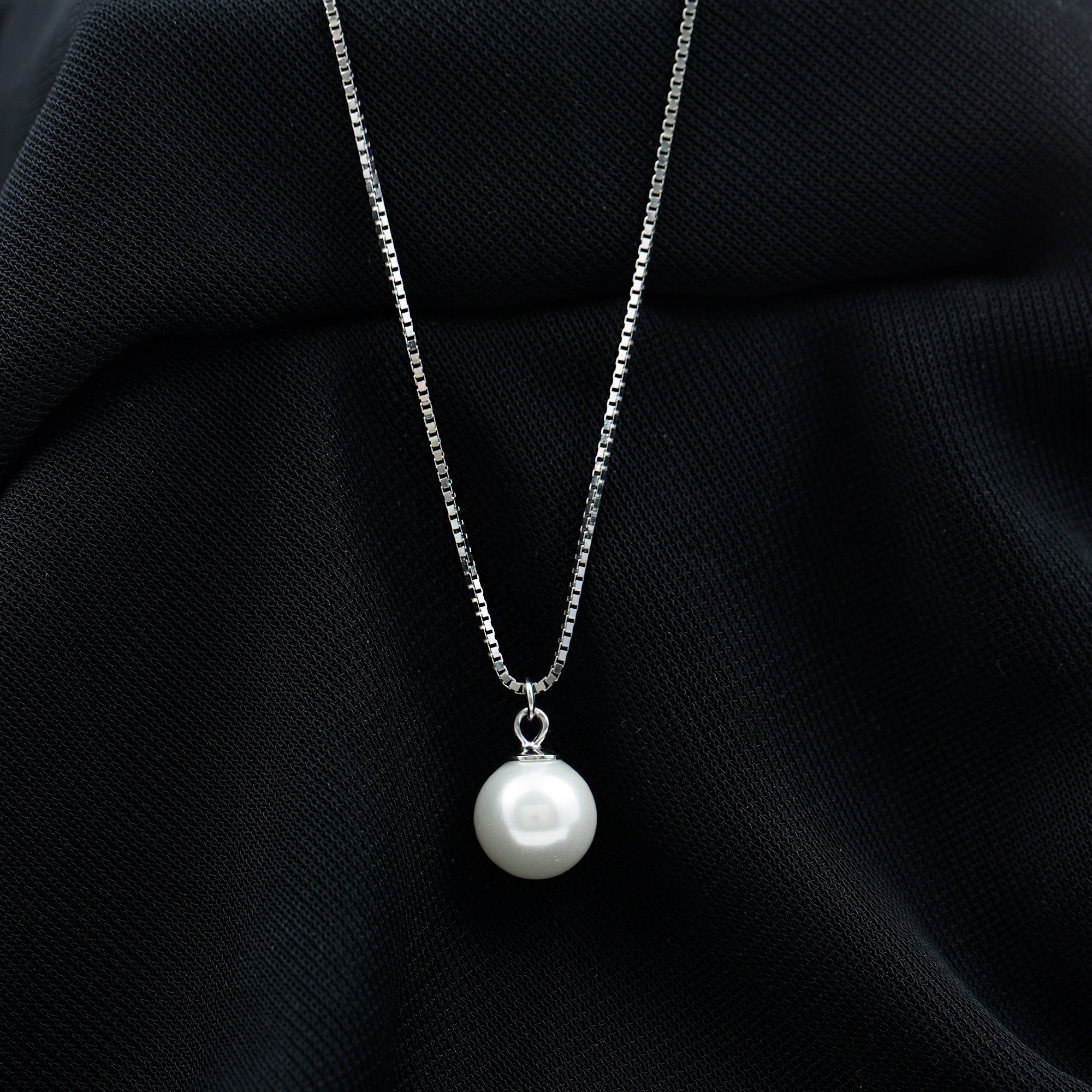Natural Elegant Pearl Drop Necklace with Silver Chain