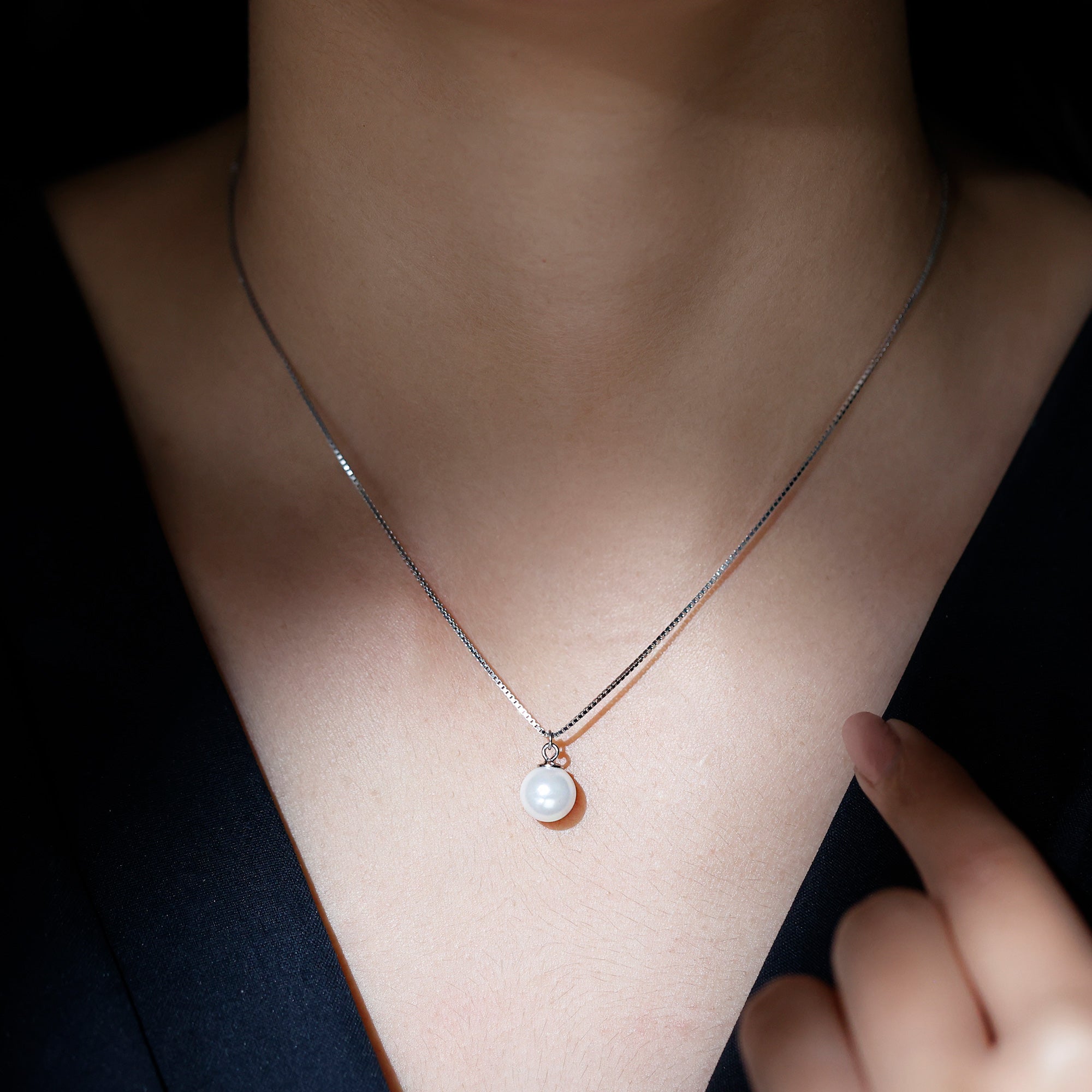 Natural Elegant Pearl Drop Necklace with Silver Chain