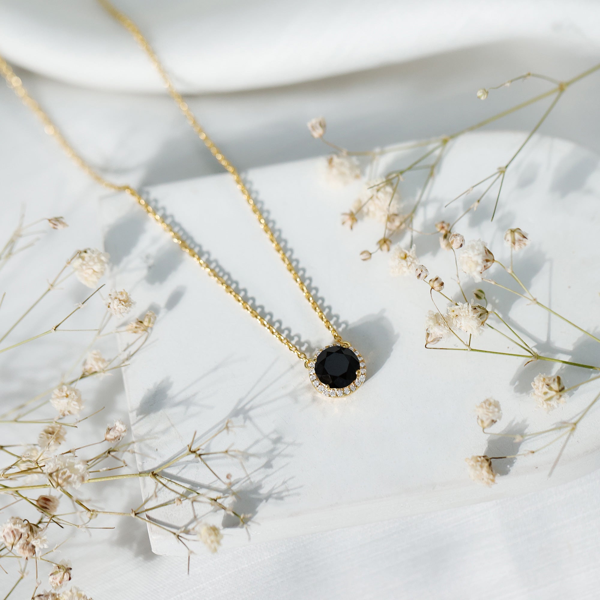 Round Shaped Black and White Diamond Halo Necklace with Chain