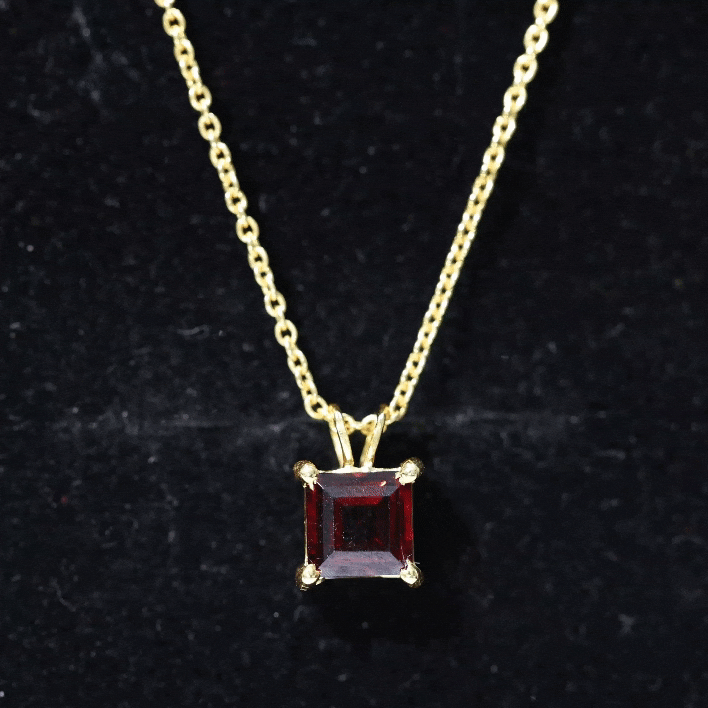 Solitaire 6 MM Garnet Princess Cut Pendant Necklace with Chain