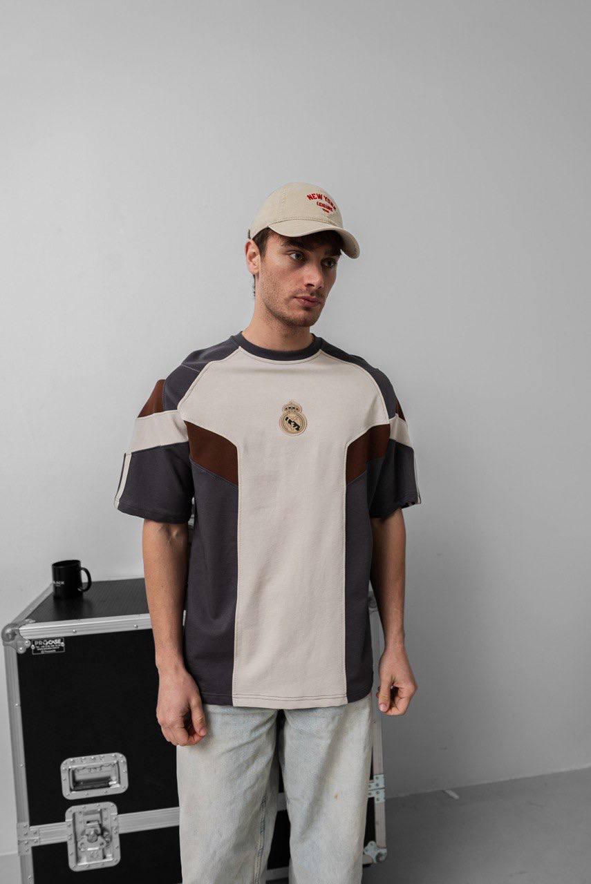 Real Madrid Logo T-Shirt - Style and Support for True Fans