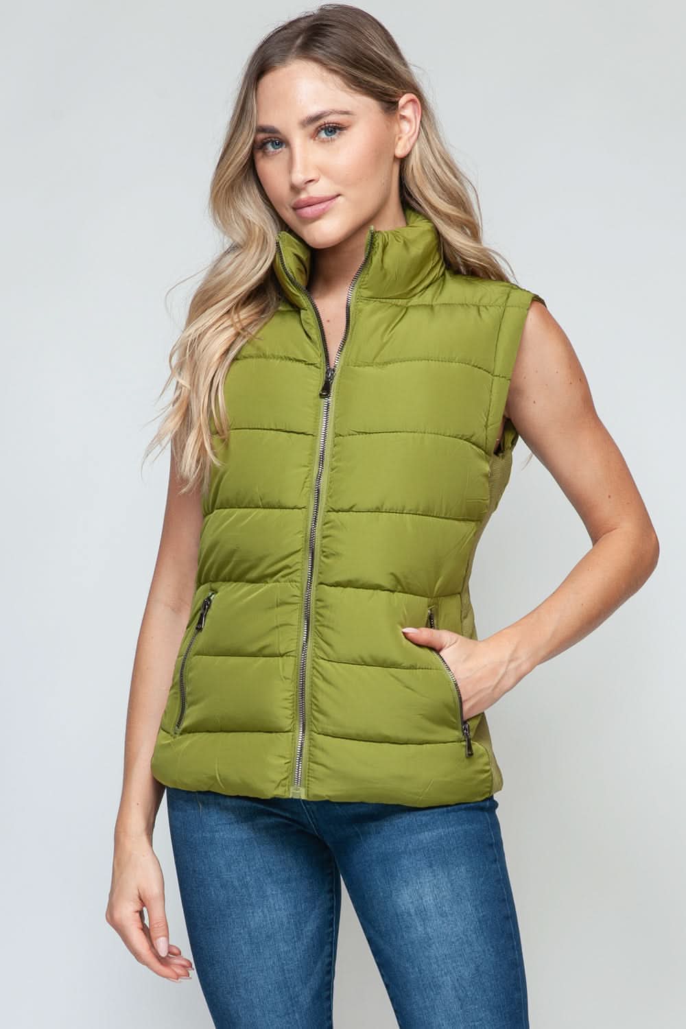 Snobbish cozy zip-up turtleneck vest