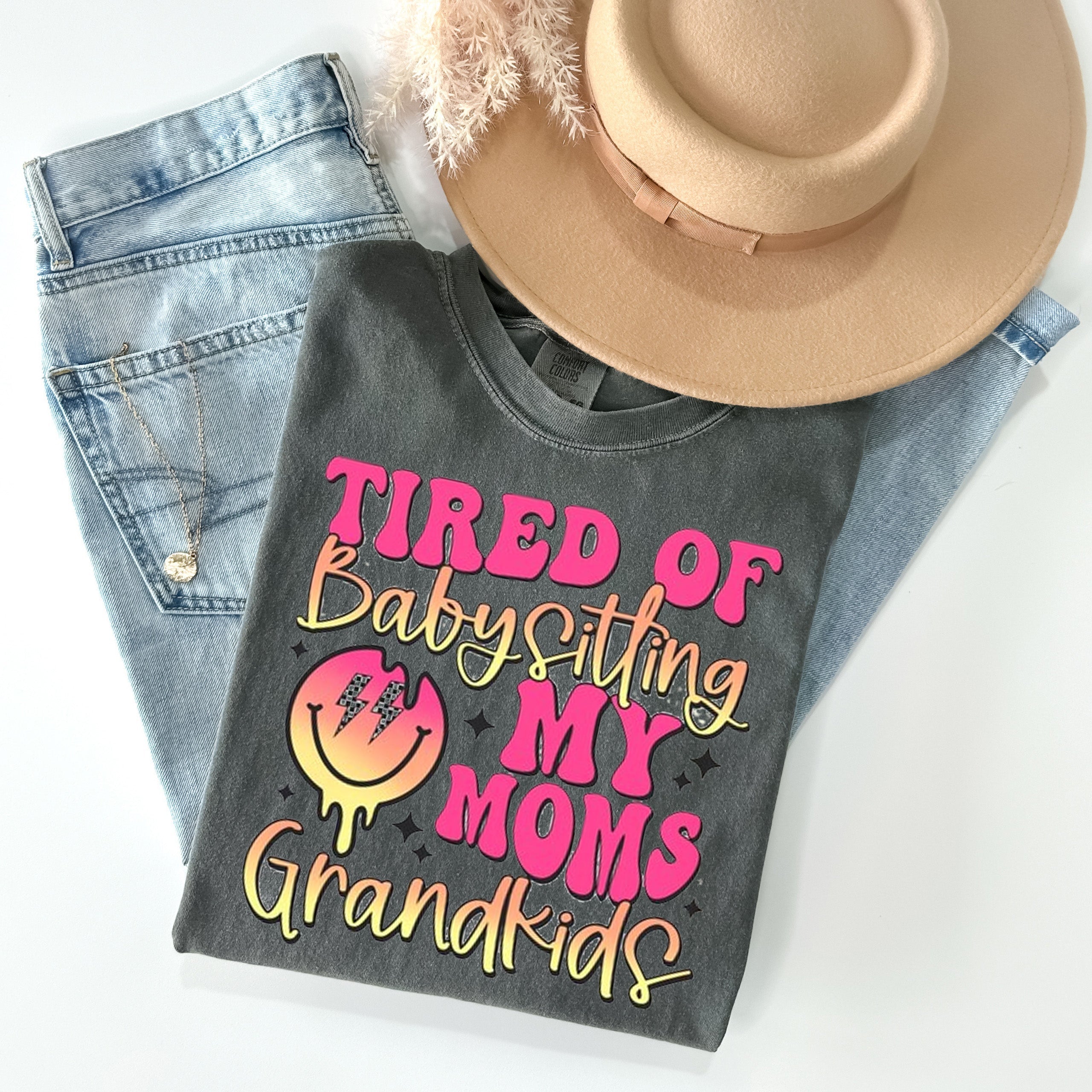 TIRED OF BABYSITTING MY MOM&amp;#39;S GRANDKIDS GRAPHIC TEE