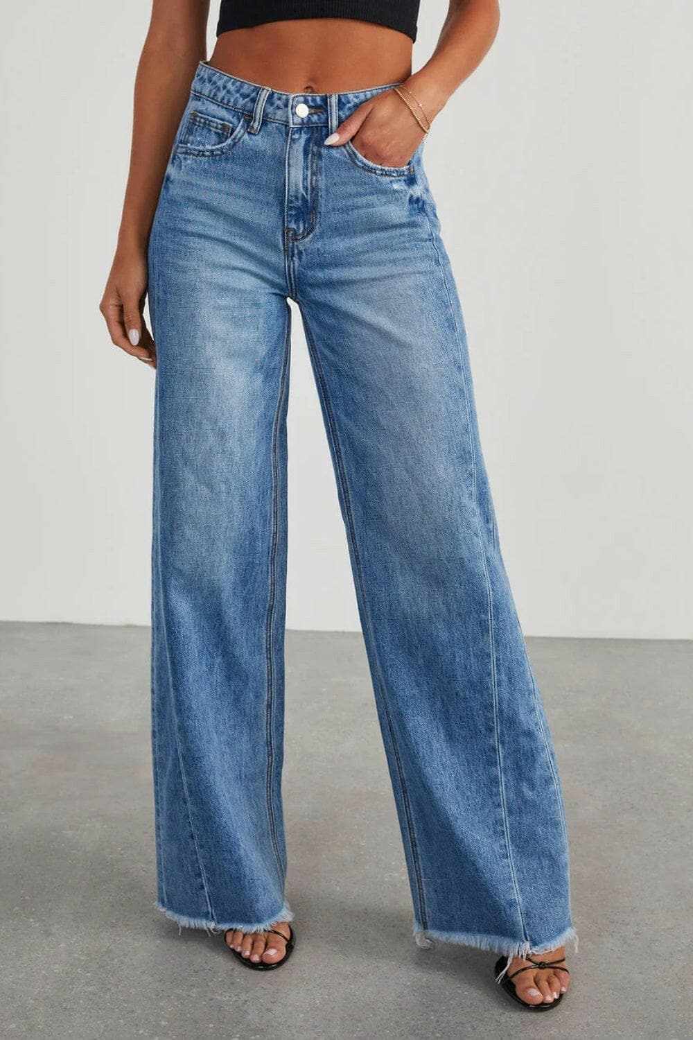 Trendy wide leg jeans with pockets