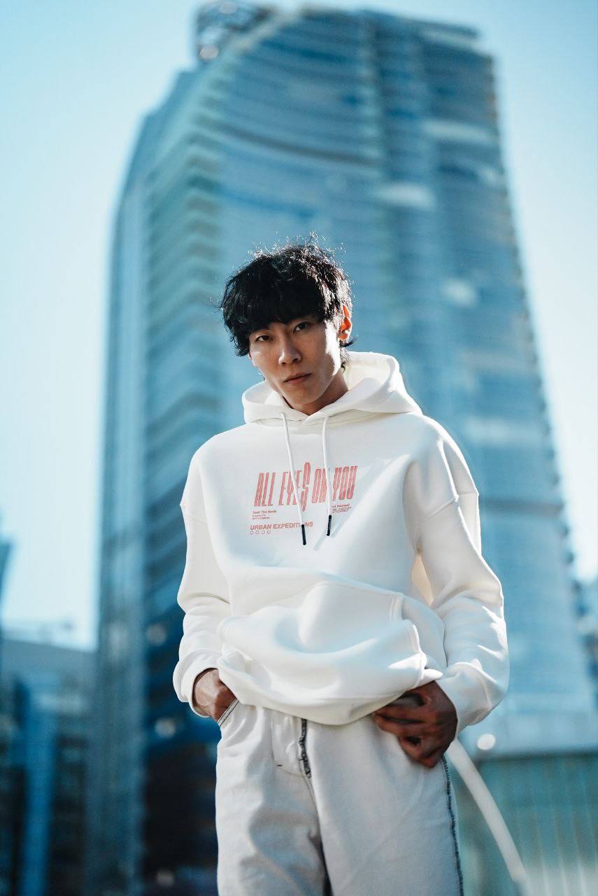 Oversize &amp;#39;All Eyes on You&amp;#39; Graphic Hoodie - Abstract Streetwear Sweatshirt