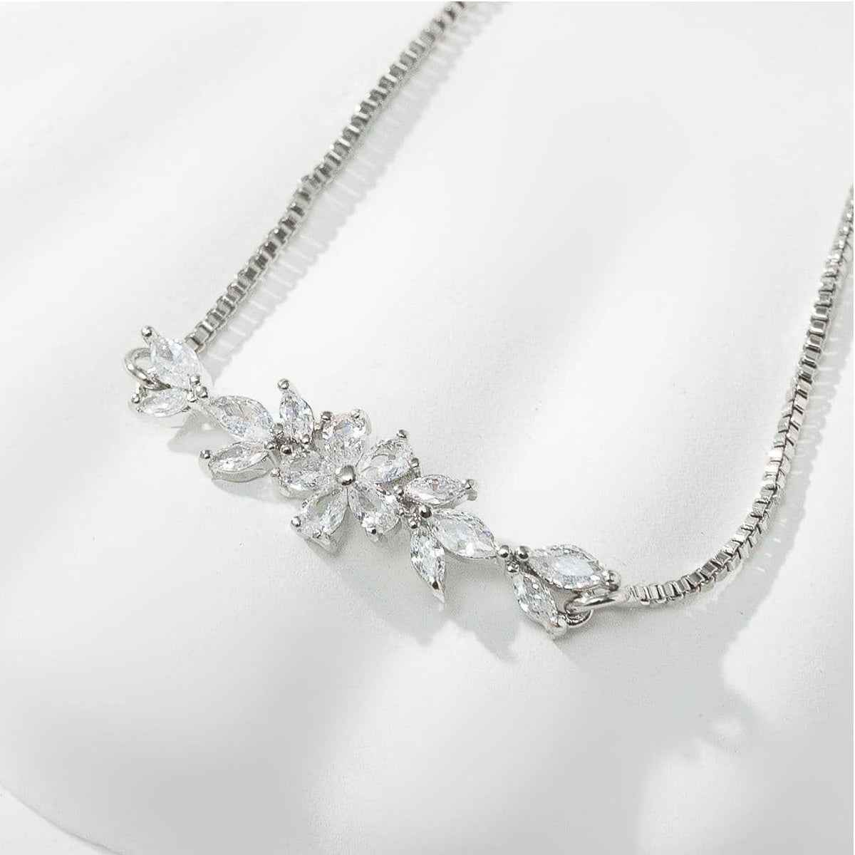 Zircon Flower Leaf Bracelet - Silver & Gold-plated Design for Women's Daily and Holiday Wear