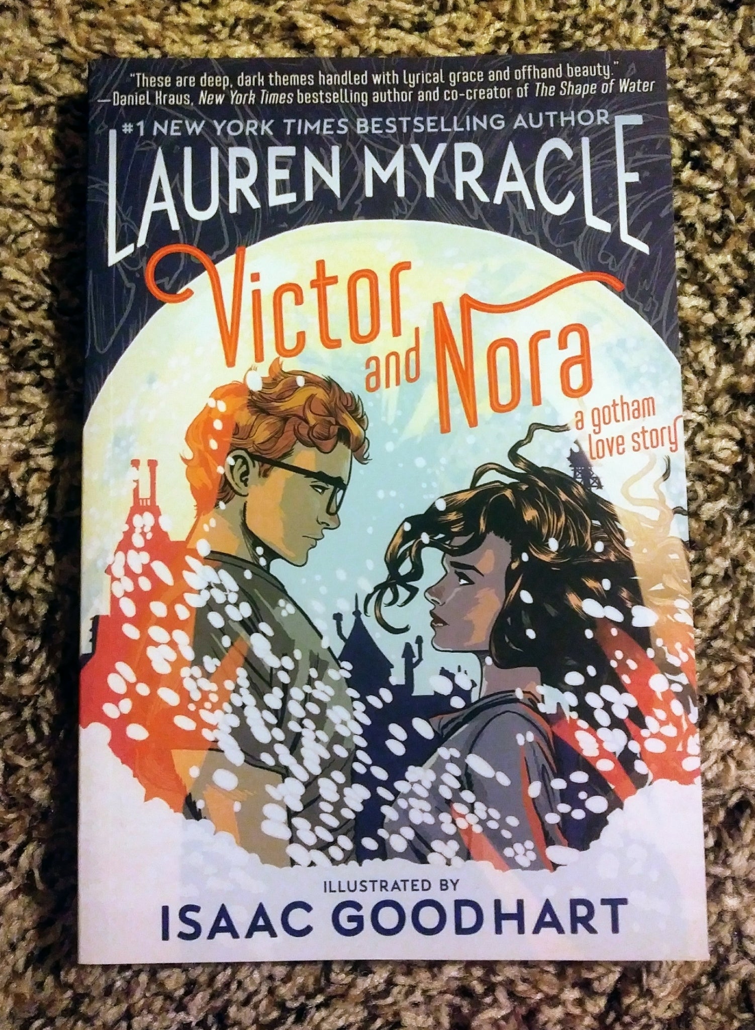 DC Graphic Novel: Victor and Nora - A Gotham Love Story