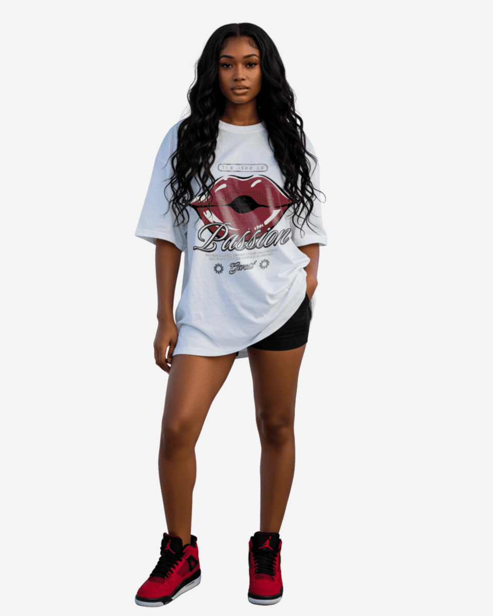 G West The Kiss Of Passion Oversized Women&amp;#39;s T-Shirt