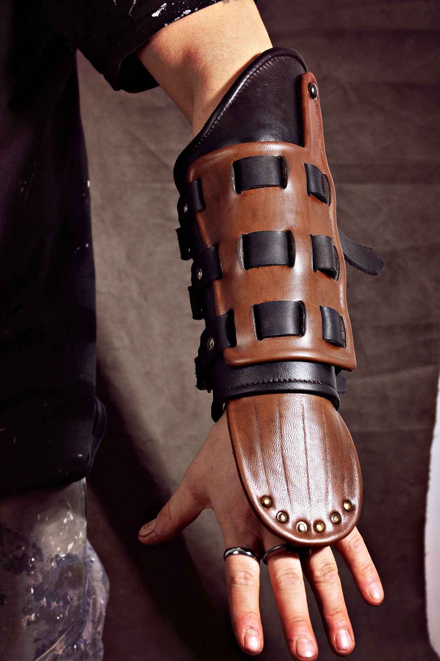 Hiccup&amp;#39;s bracers (How to train your dragon 3)