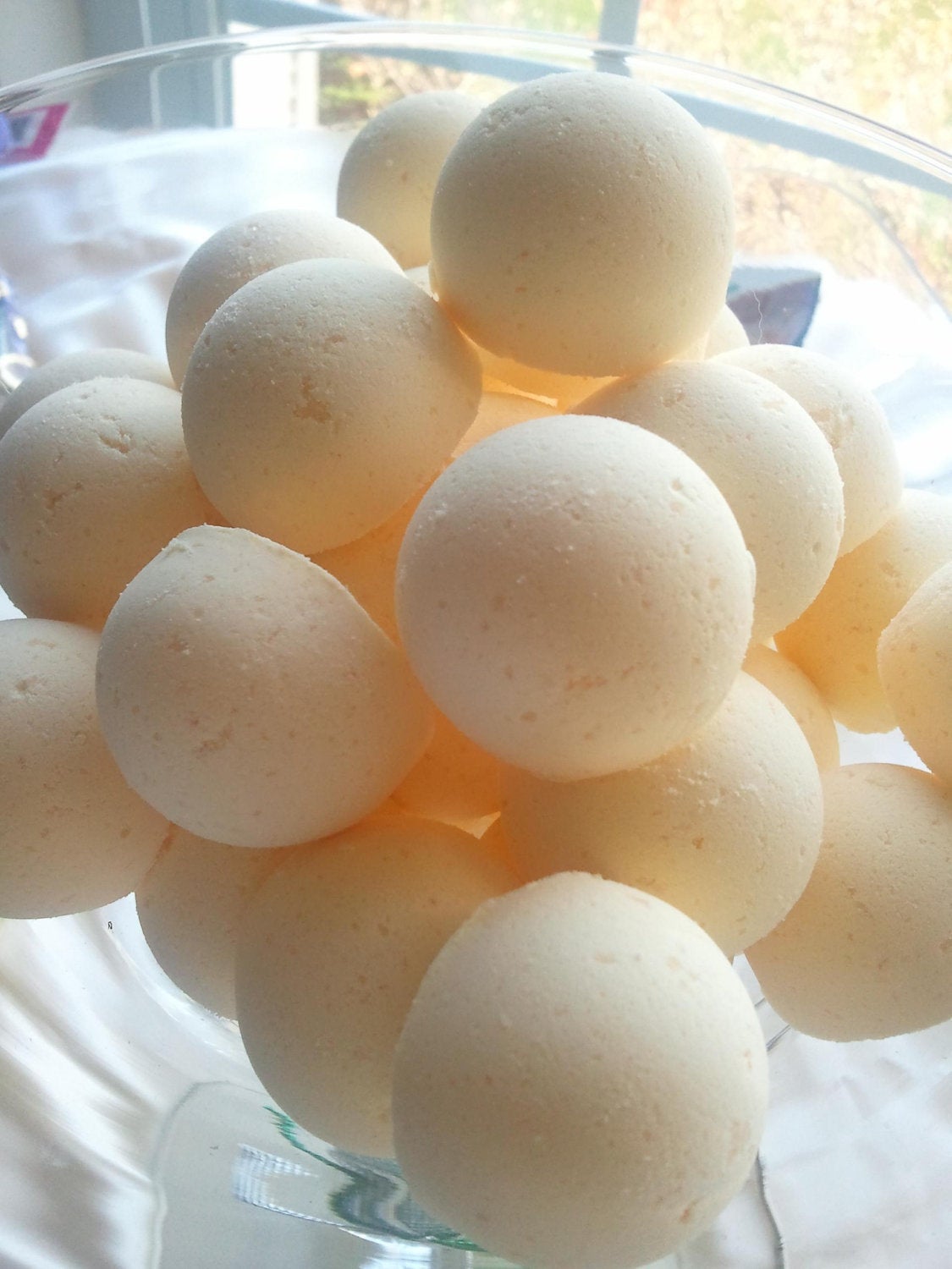 14 bath bombs 1 oz each (Honey Almond) gift bag bath fizzies, great holiday fragrance