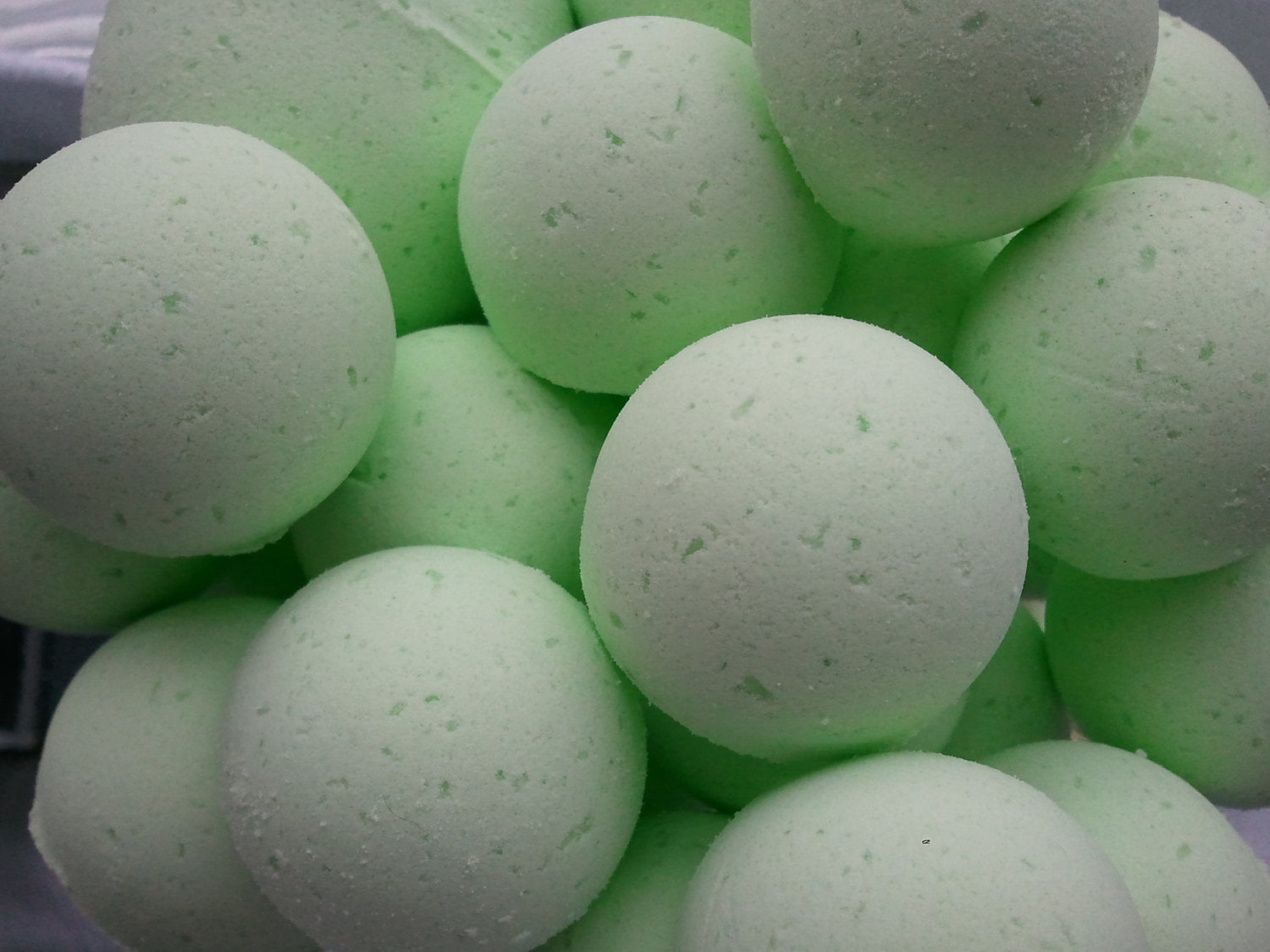 14 bath bombs in Coconut, Lime, Verbena, gift bag bath fizzies, great for dry skin, shea, cocoa, 7 ultra rich oils
