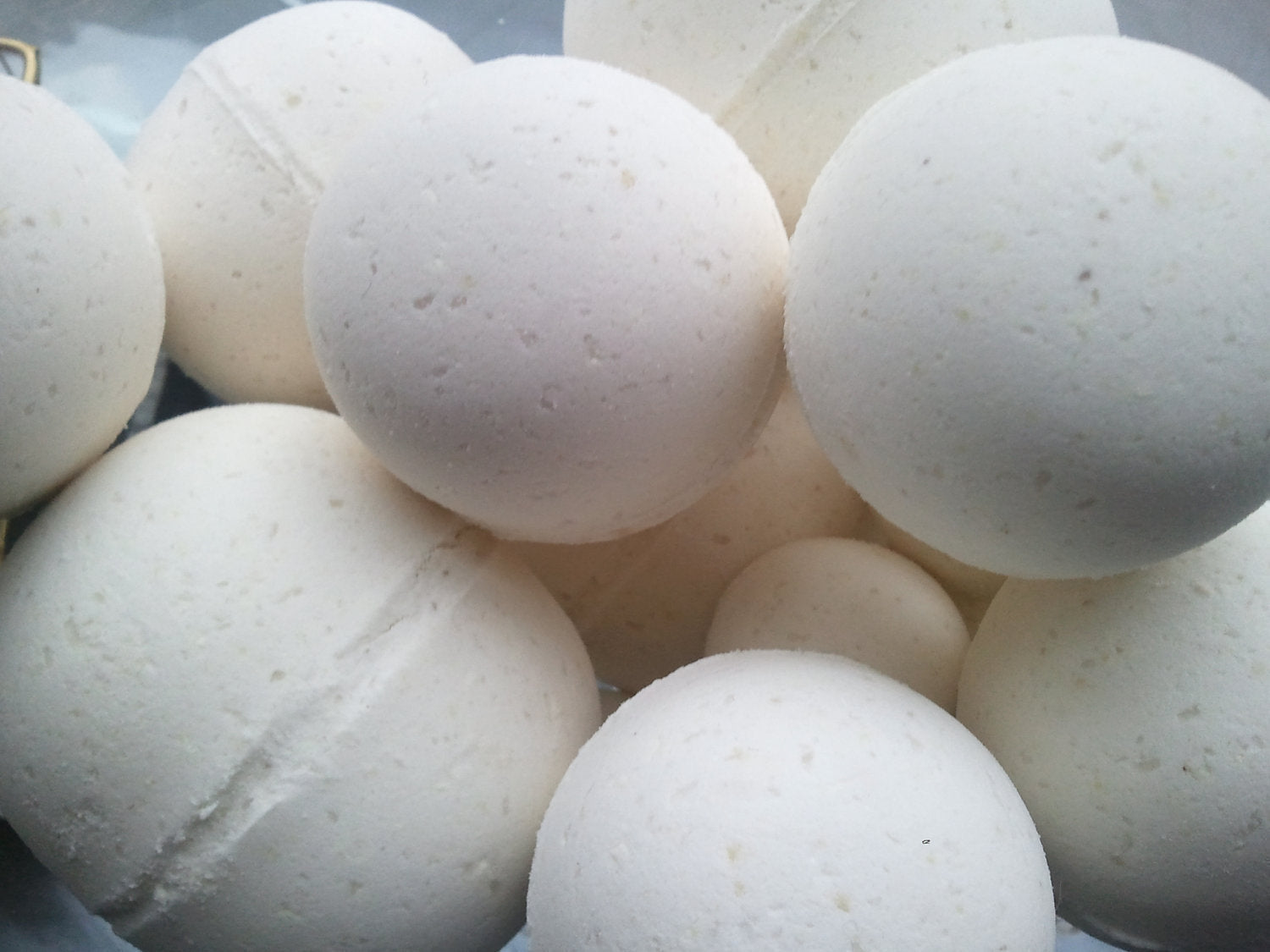 14 bath bombs in Oatmeal, Milk &amp;amp; Honey fragrance, gift bag bath fizzies, great for kids...these smell delicious