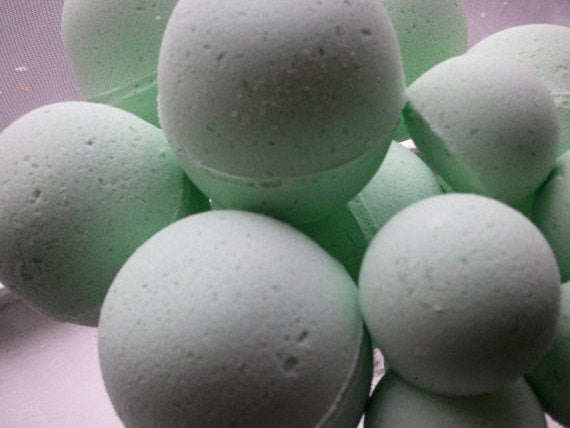 14 bath bombs in Issey Miyake (L&amp;#39;Eau D&amp;#39;Issey Pour Homme Type) fragrance gift bag bath fizzies, relax while you moisturize your skin