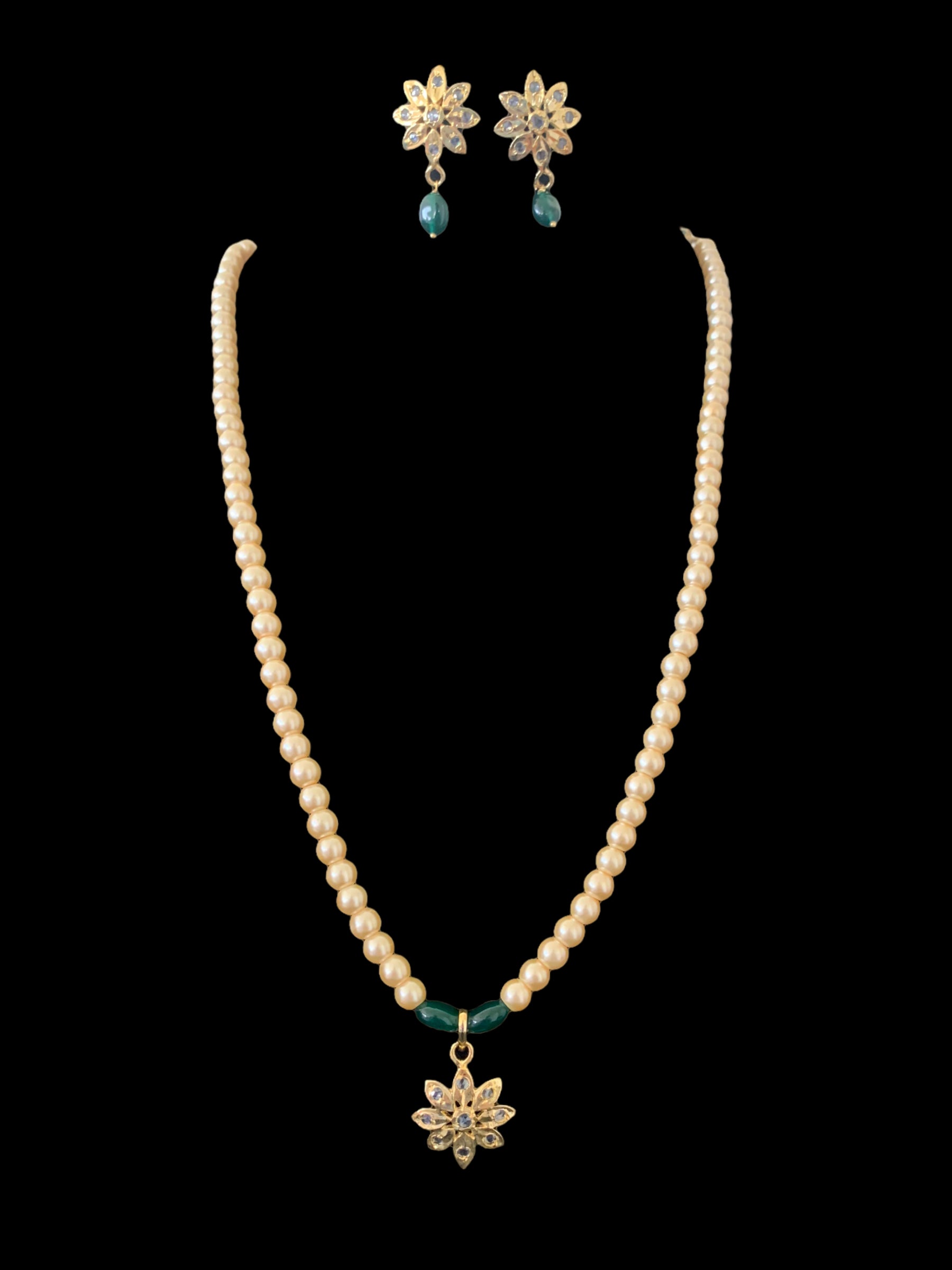 PS372 flower pendant set with top styled earrings ( READY TO SHIP )