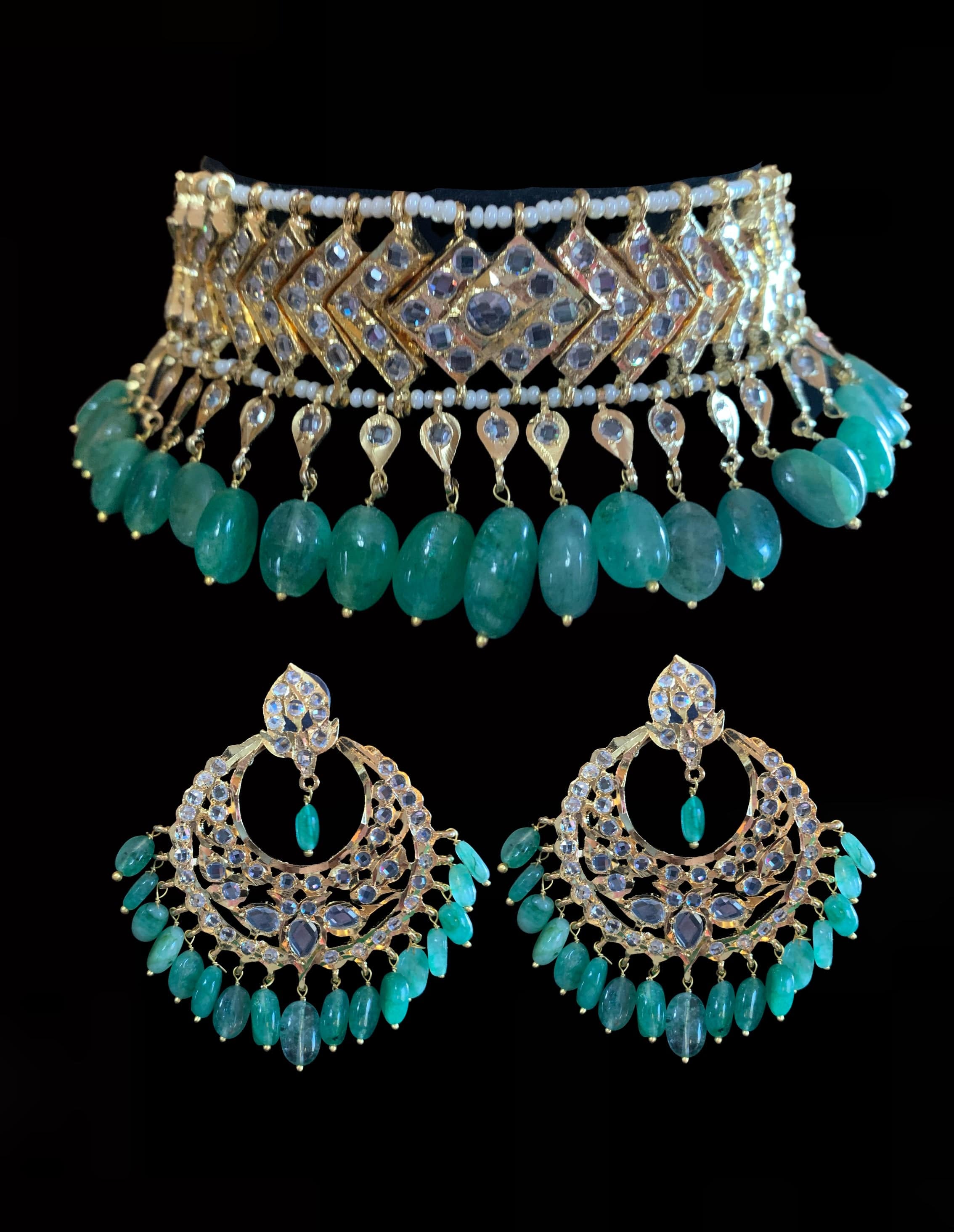 C85 MAHIRA v set in emerald beads ( READY TO SHIP )