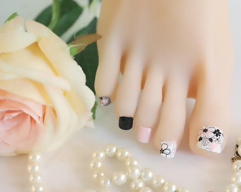 Pedis, Petites &amp;amp; Kids - Daisy Scribble