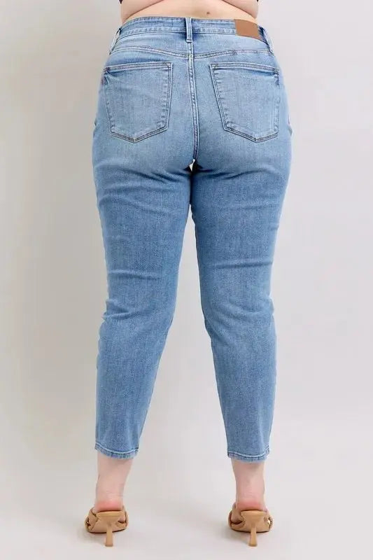 Judy Blue Vintage Wash Plus Size Women&#39;s Slim Jeans: Comfy &amp; Flattering