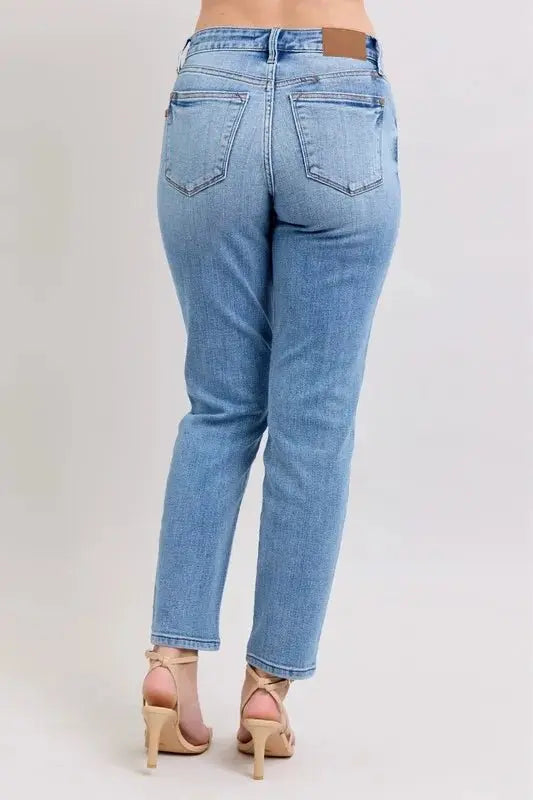 Judy Blue Vintage Wash Plus Size Women&#39;s Slim Jeans: Comfy &amp; Flattering