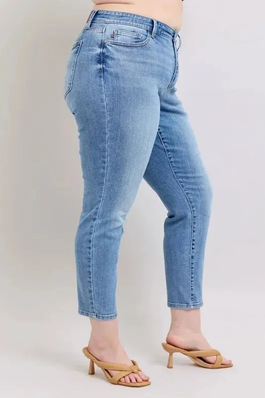 Judy Blue Vintage Wash Plus Size Women&#39;s Slim Jeans: Comfy &amp; Flattering